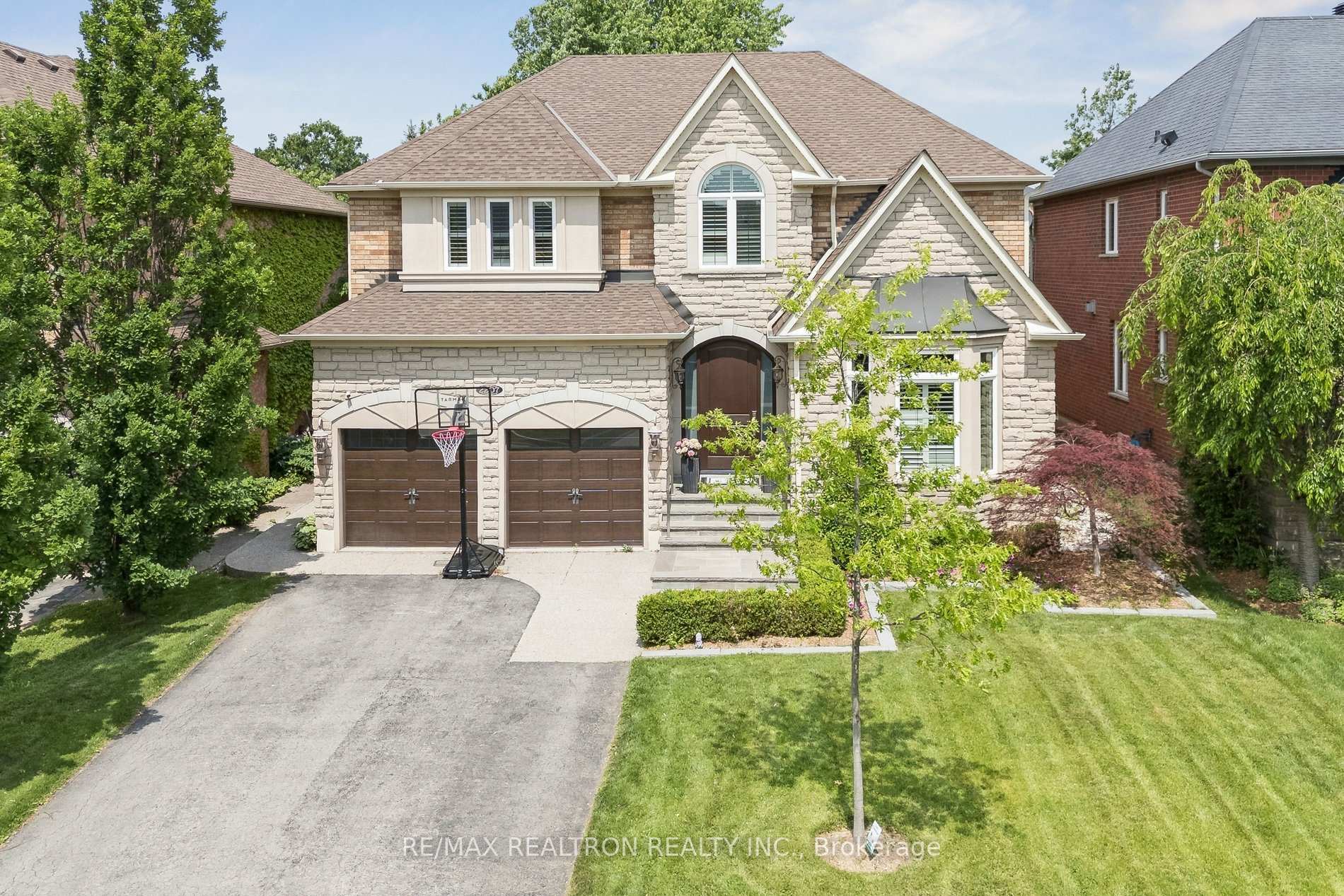 2207 Mariposa Road Oakville Ontario Canada Sale residential Vijay Bhandari HomeLife Superstars Real Estate Ltd., Brokerage*