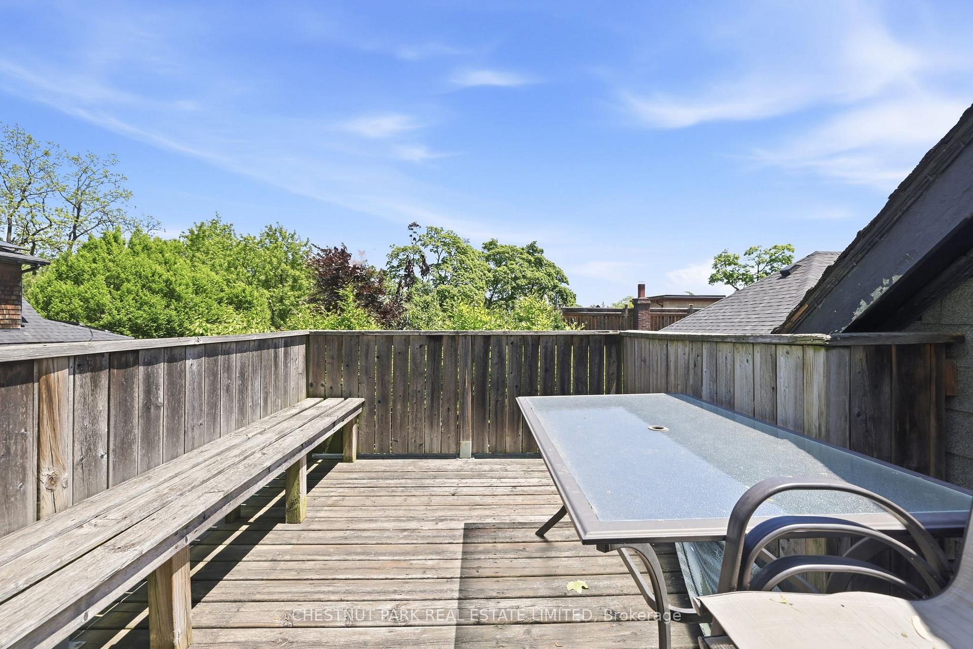 7 Bedroom Single Family Home/House's Image 33