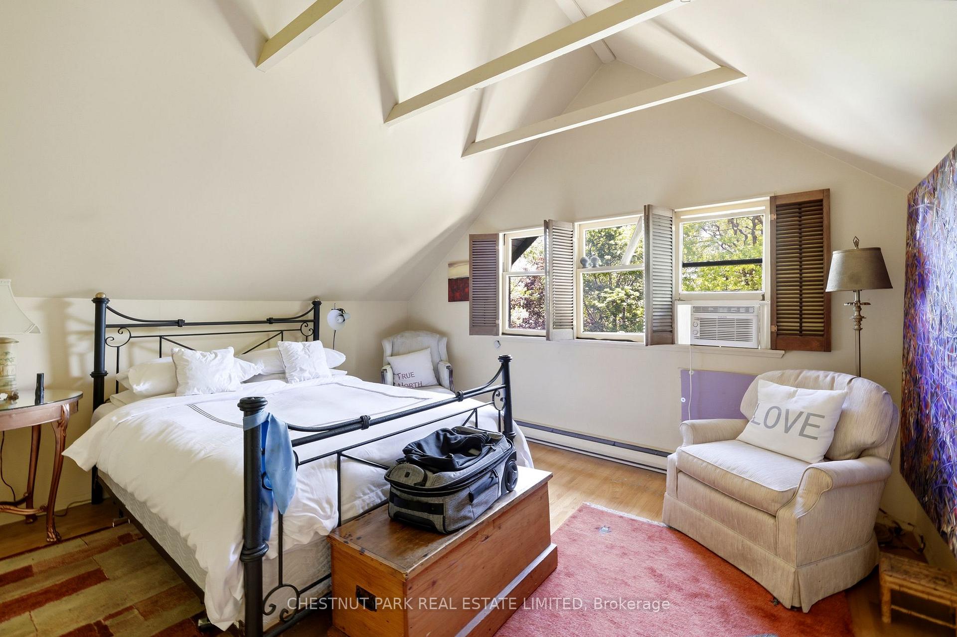 7 Bedroom Single Family Home/House's Image 31
