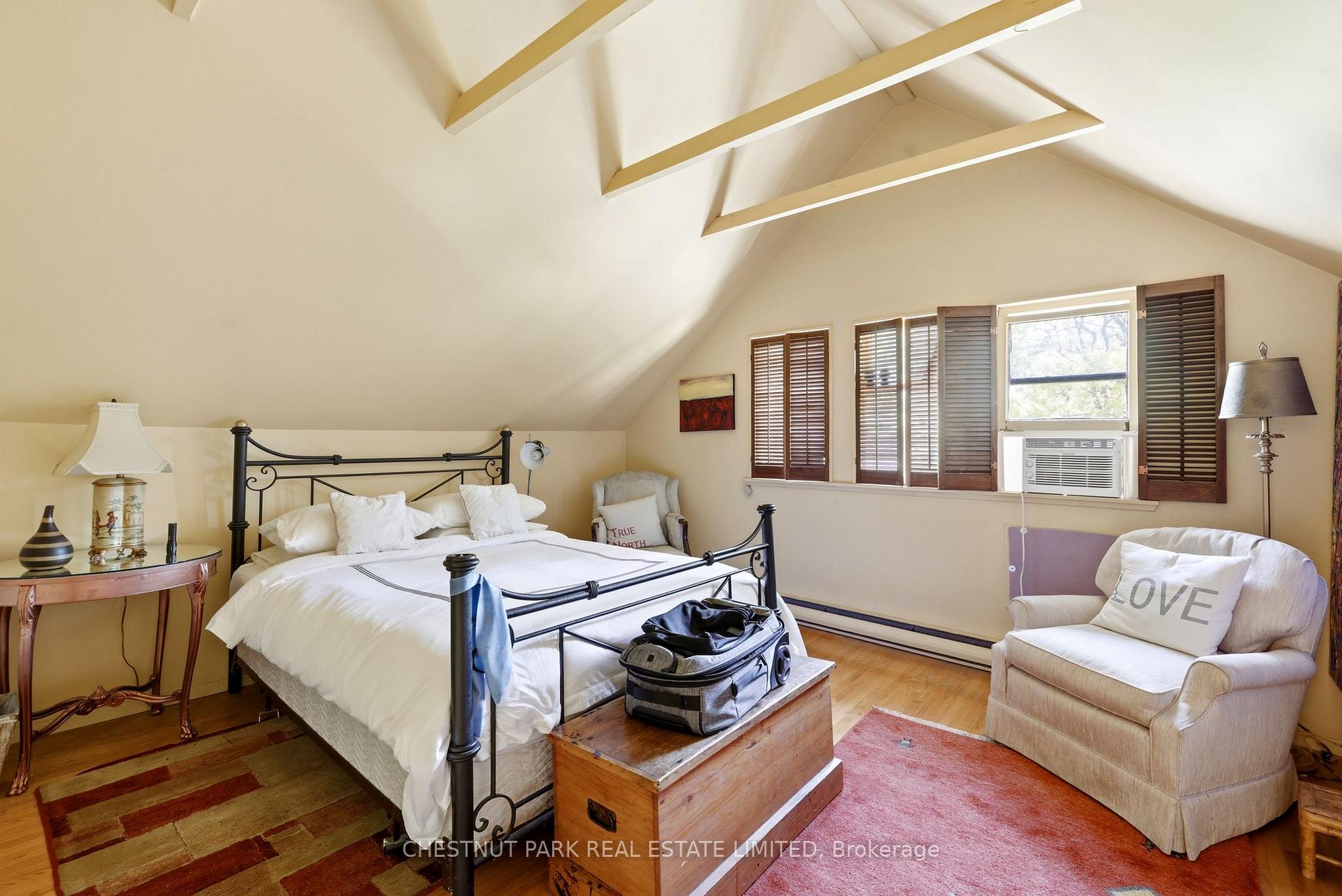 7 Bedroom Single Family Home/House's Image 29