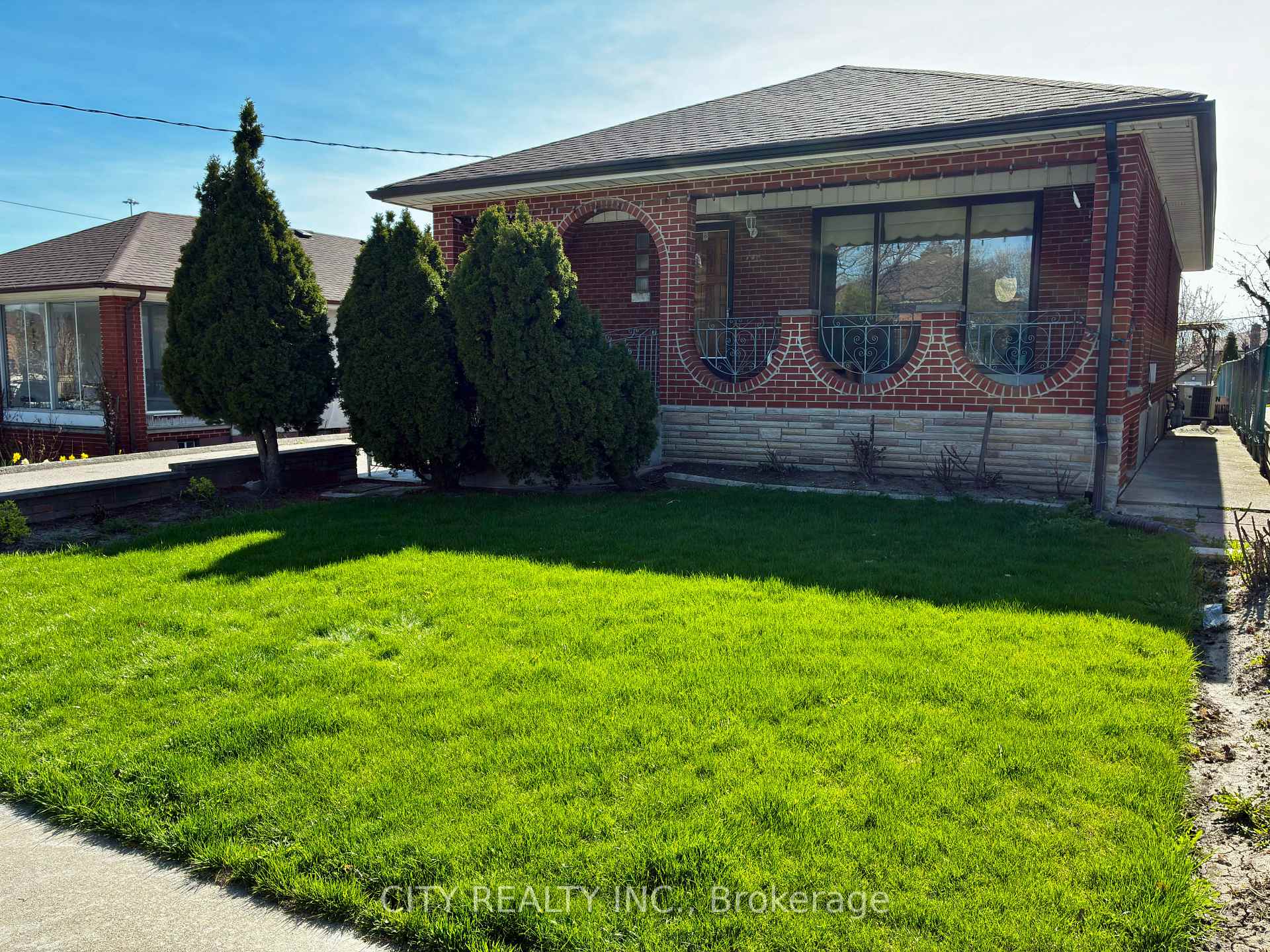 40 Montana Avenue Toronto Ontario Canada Sale residential Maria Guadagnolo RE/MAX PREMIER INC. Brokerage*