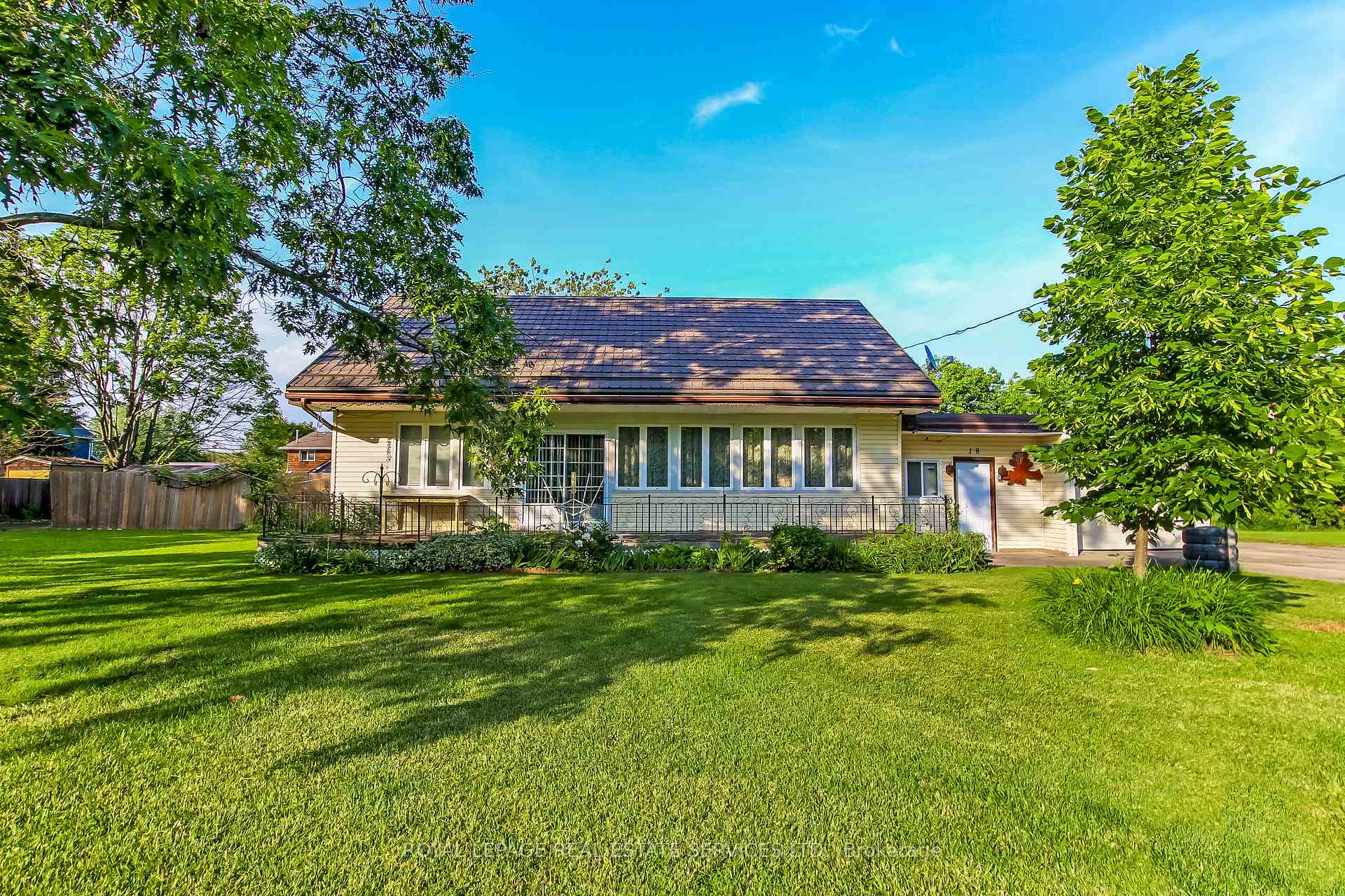 20 Bayview Avenue Norfolk Ontario Canada Sale residential Anthony Turco Royal LePage Real Estate Services Ltd., Brokerage