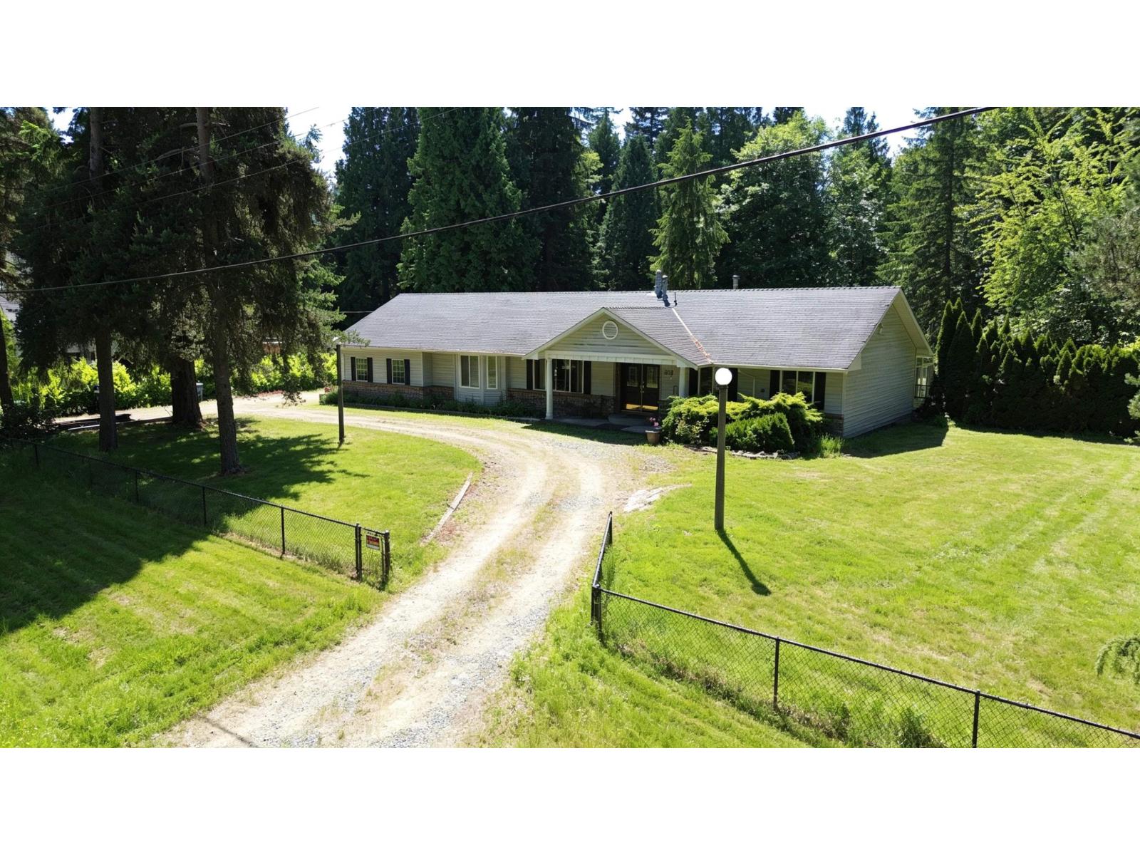 637 171 STREET Surrey British Columbia Canada Sale residential Chris Davidson HomeLife Benchmark Realty Corp.
