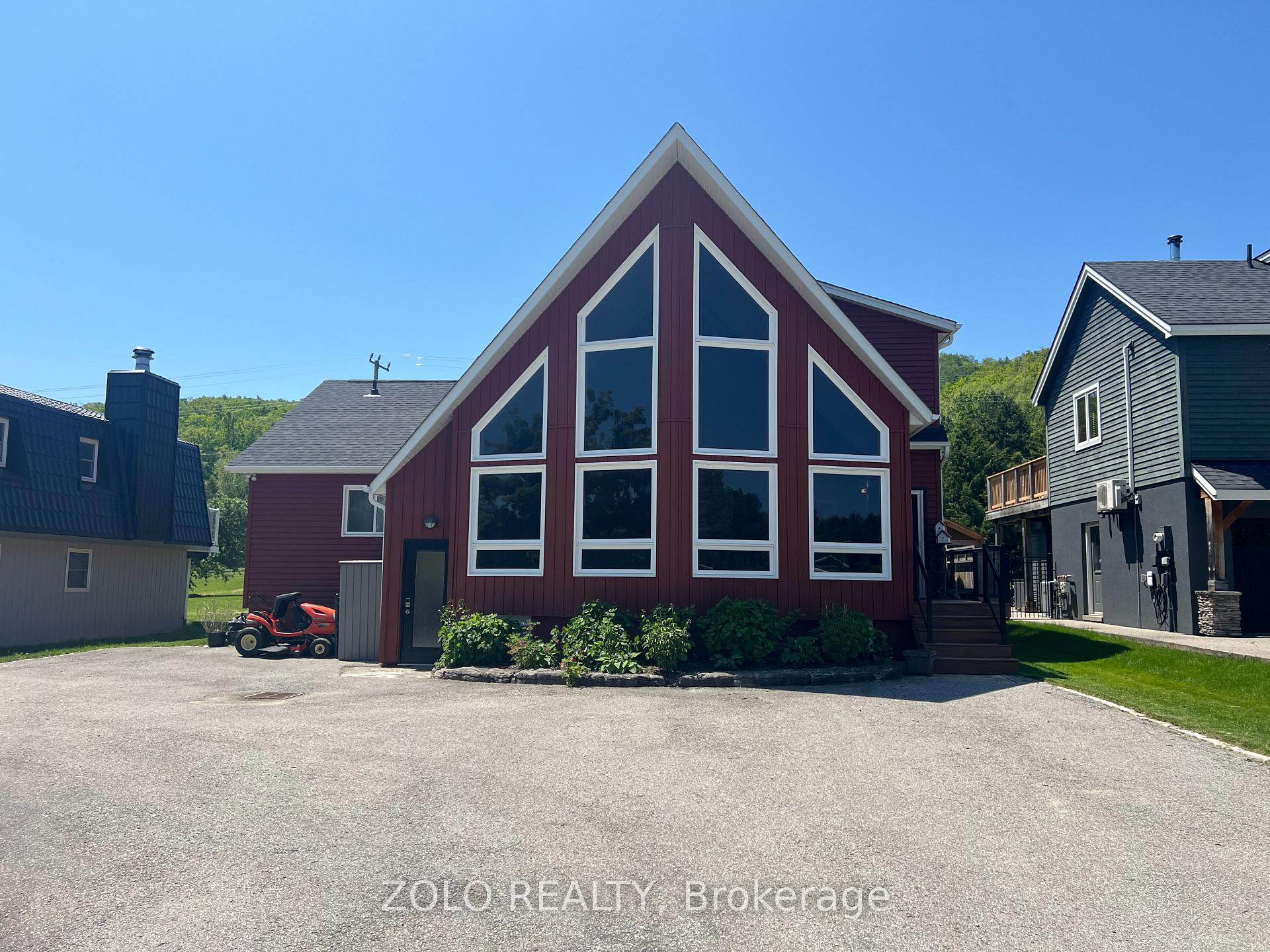 112 carmichael Crescent Blue Mountains Ontario Canada Rent residential Saida Morovati Zolo Realty, Brokerage *