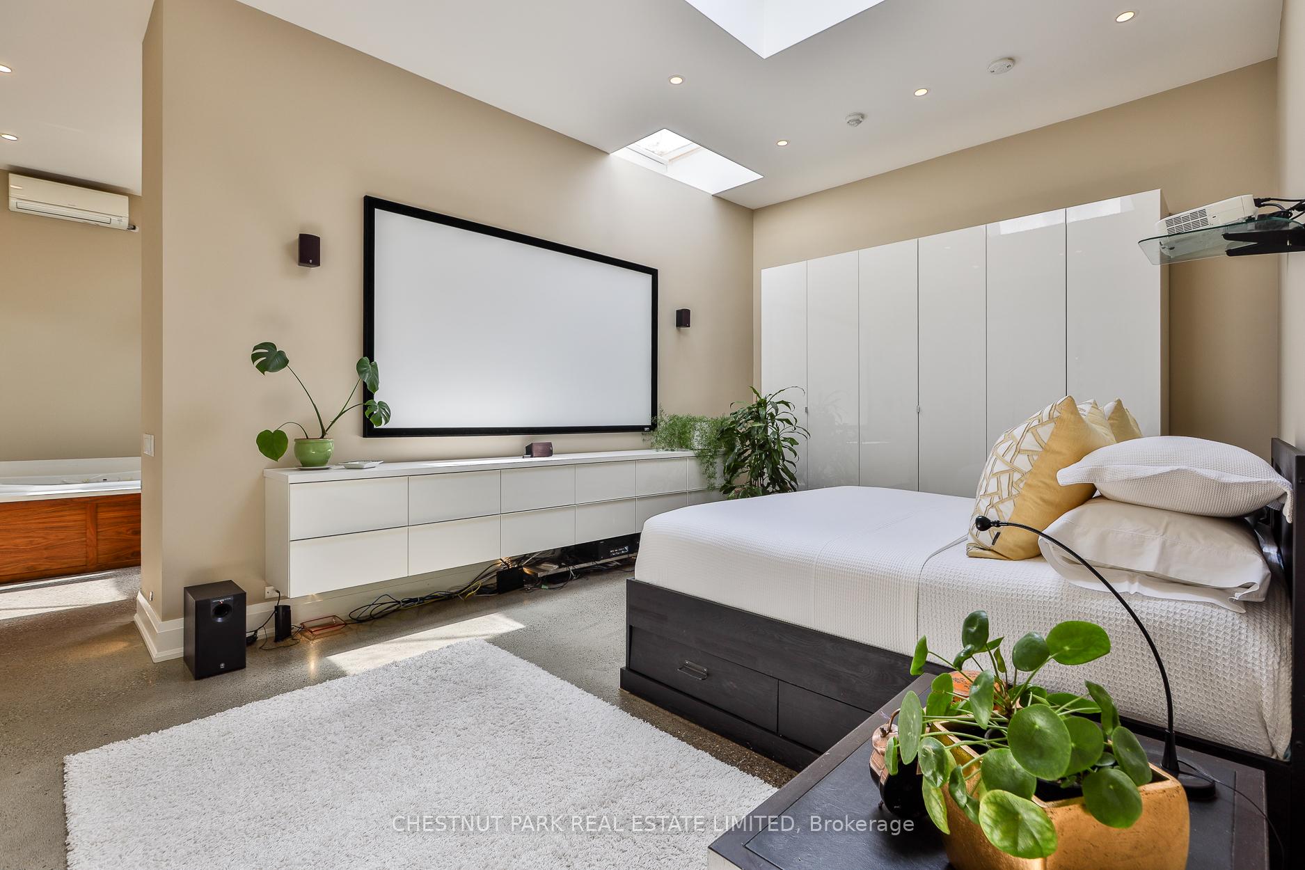 4 Bedroom Single Family Home/House's Image 16