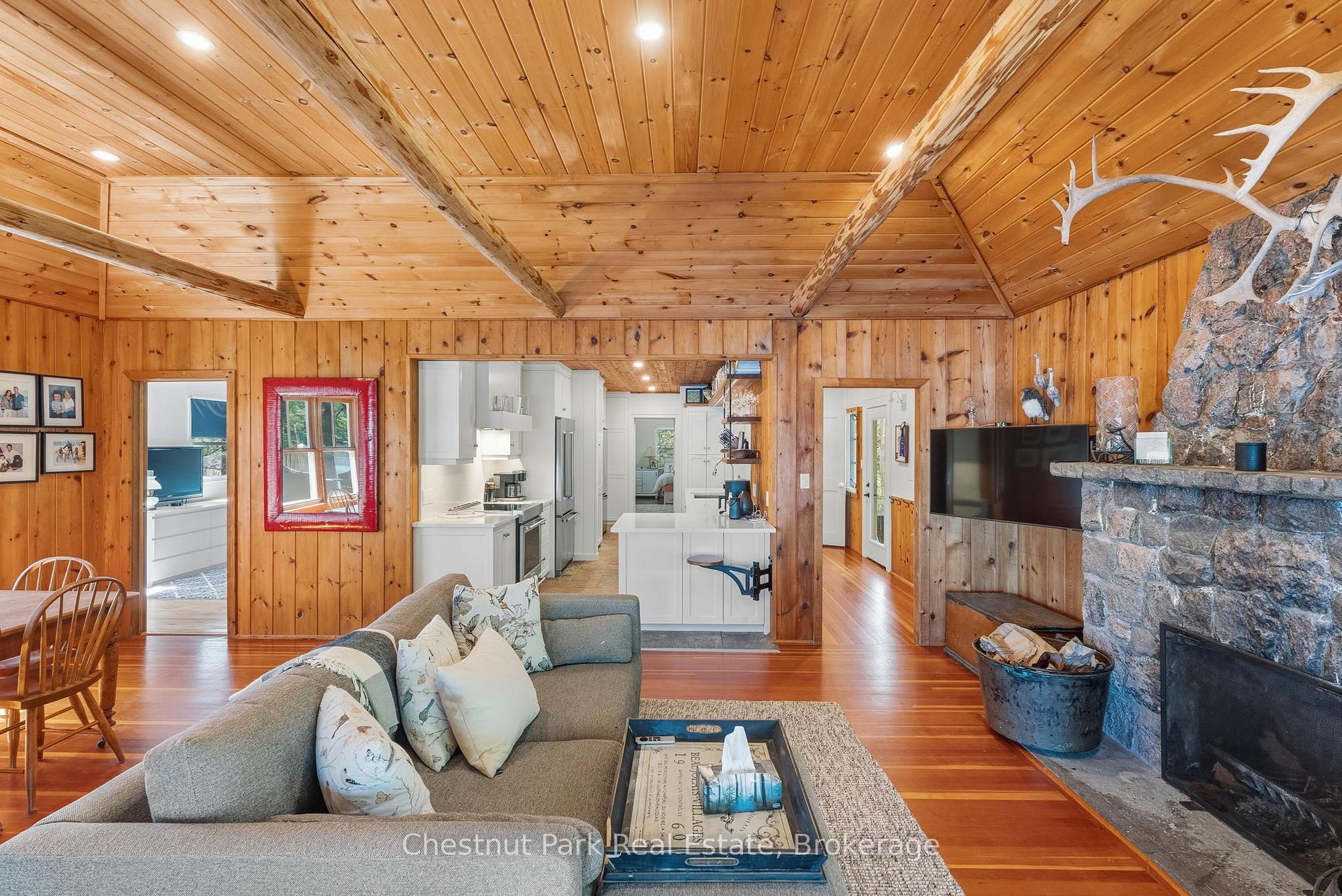 9 Bedroom Single Family Home/House's Image 37