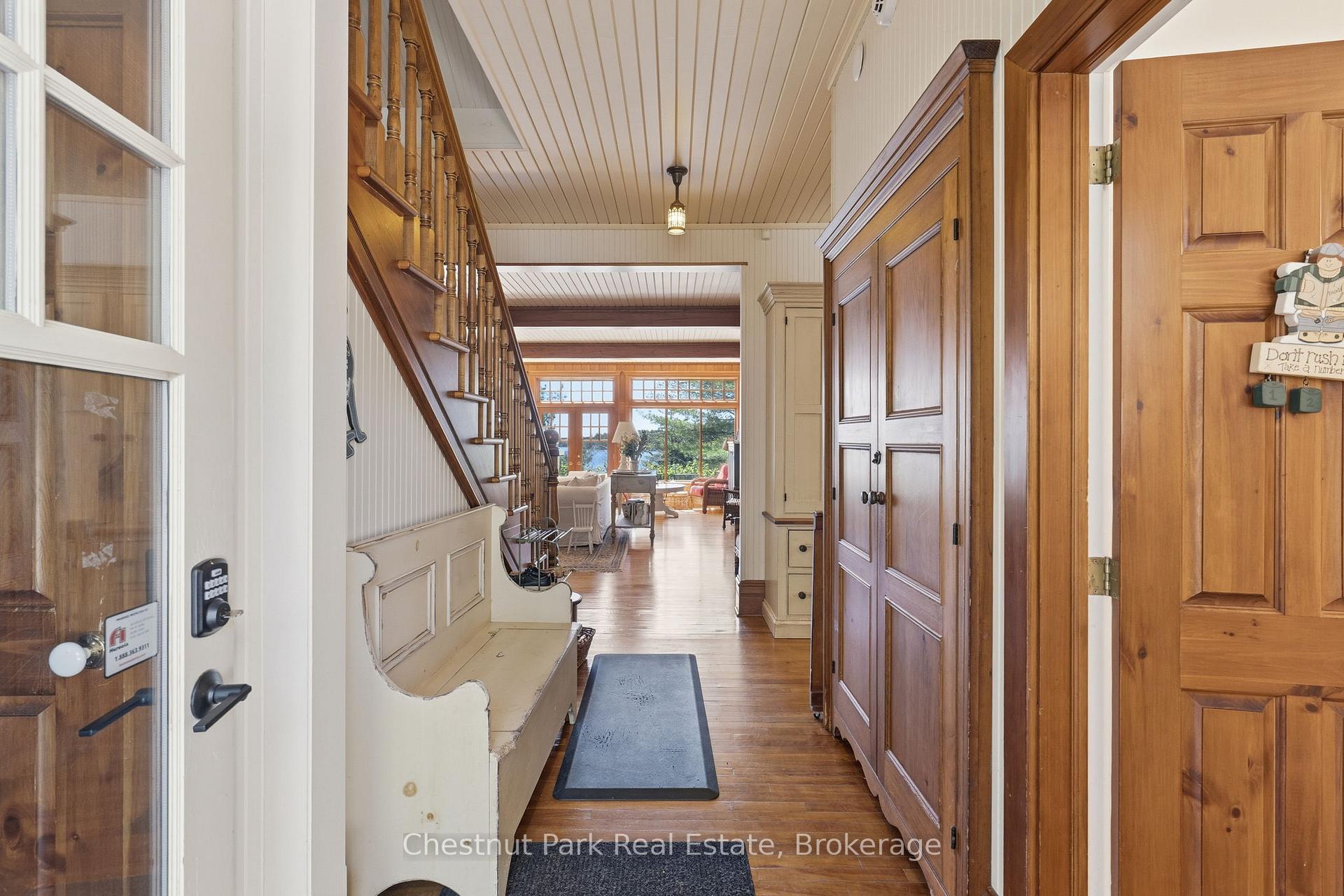 9 Bedroom Single Family Home/House's Image 3