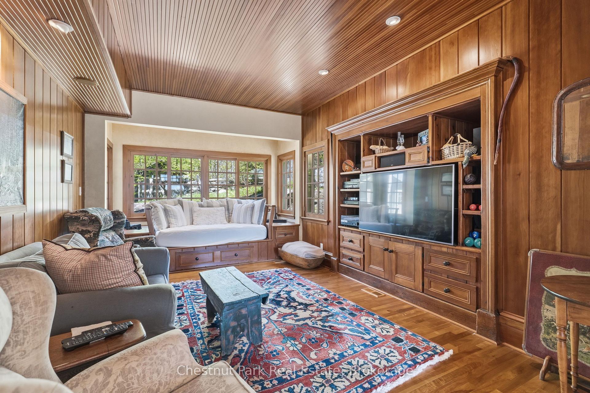 9 Bedroom Single Family Home/House's Image 11