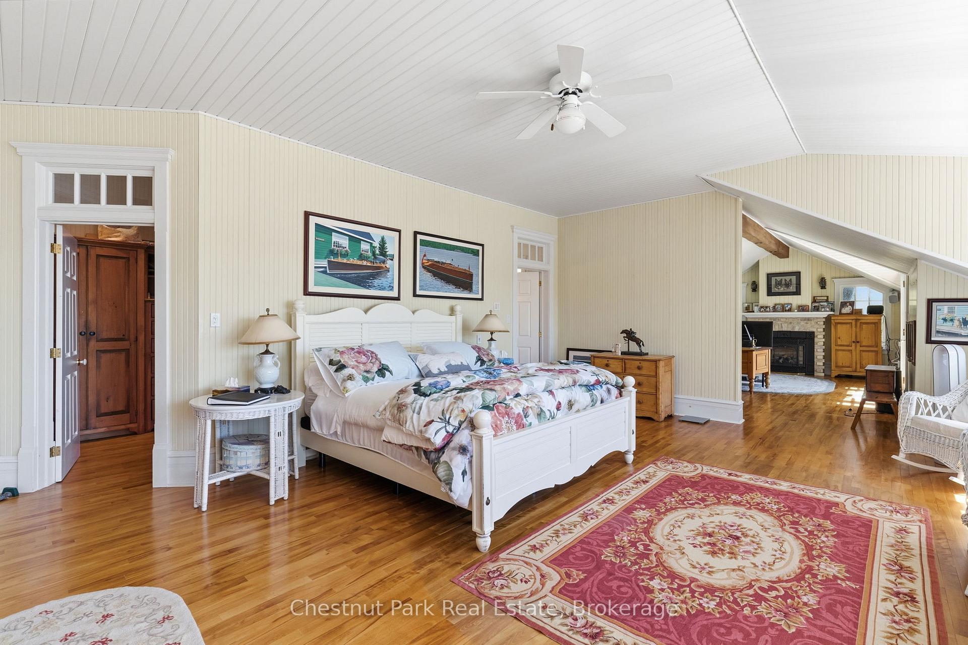 9 Bedroom Single Family Home/House's Image 13