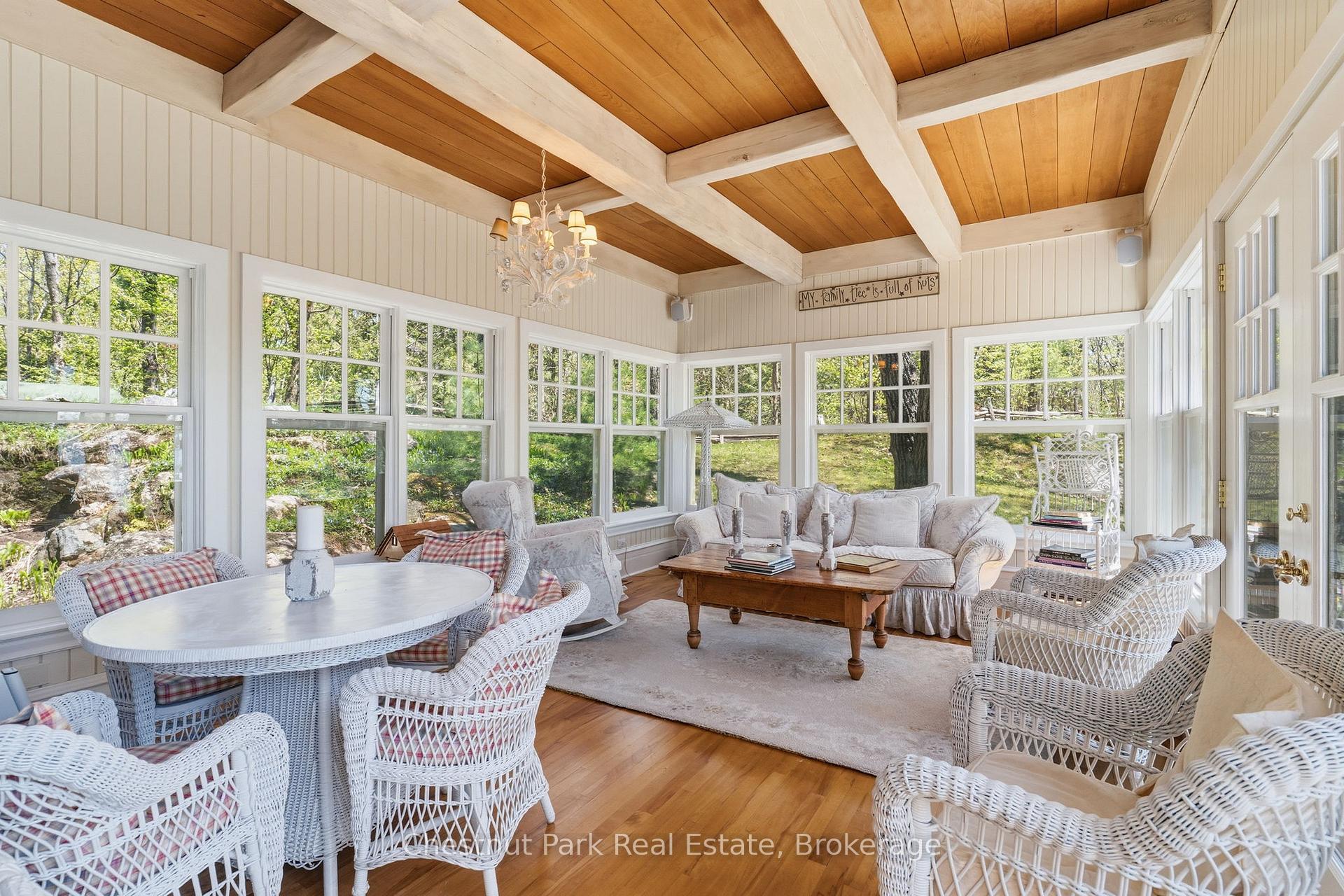 9 Bedroom Single Family Home/House's Image 7
