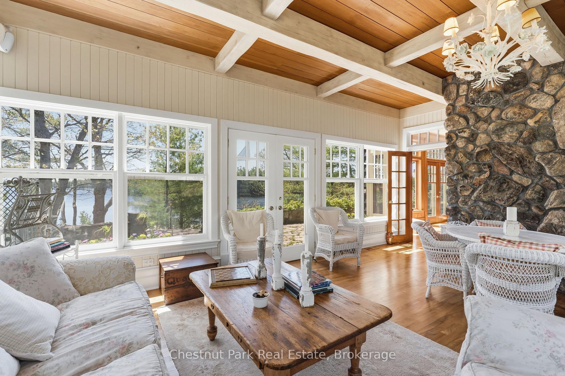 9 Bedroom Single Family Home/House's Image 8
