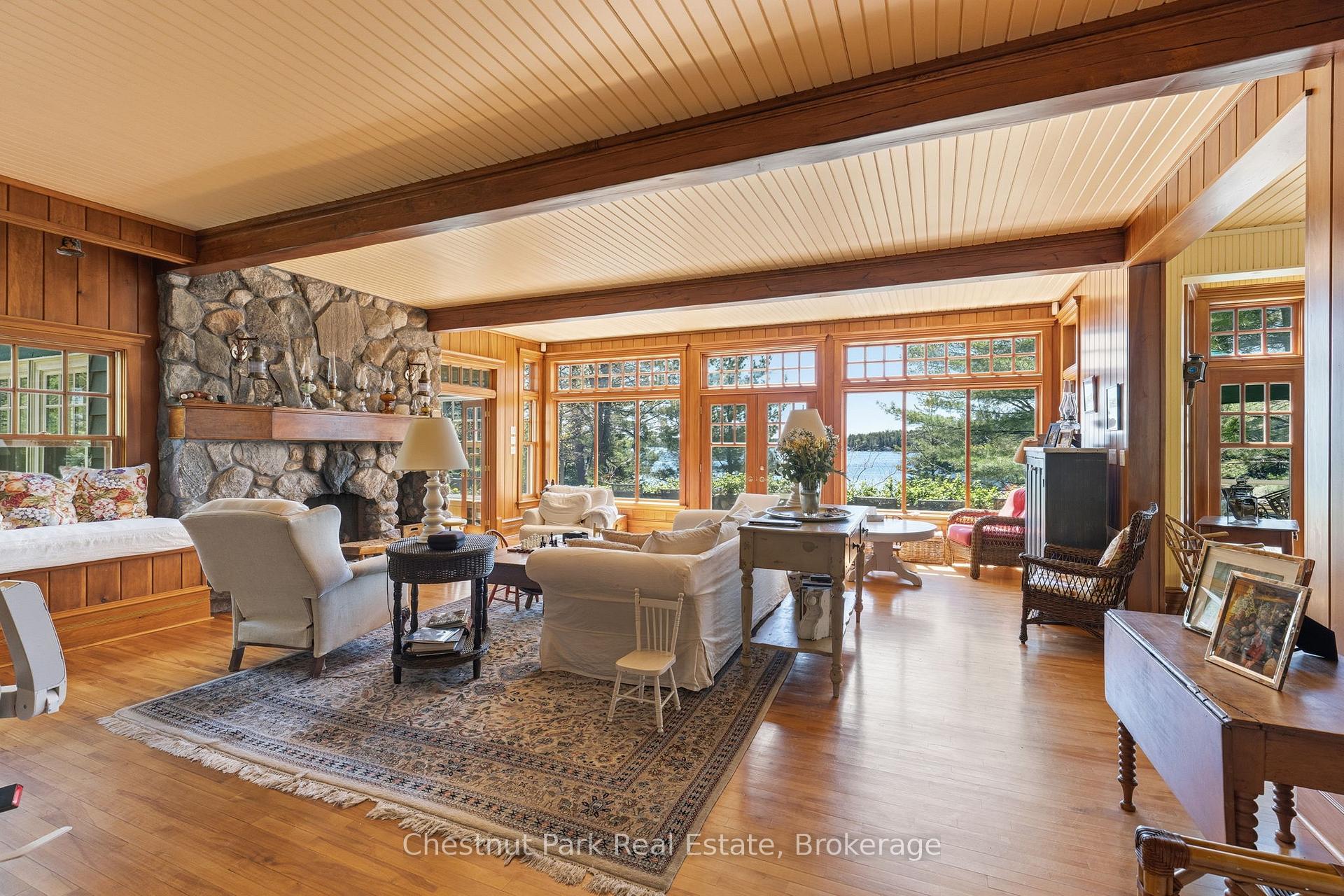 9 Bedroom Single Family Home/House's Image 4