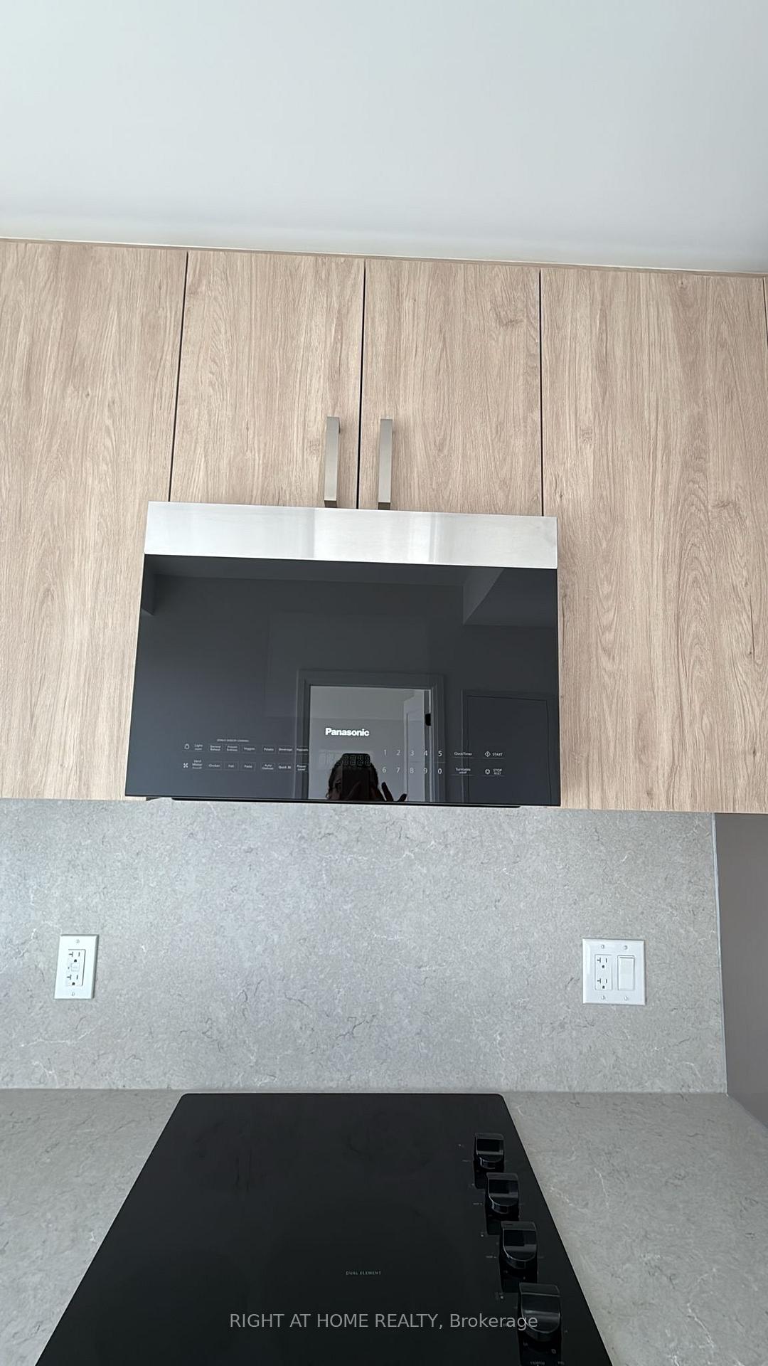 1706 - 280 Dundas Street W Toronto Ontario Canada Rent residential Salman Rashid Right at Home Realty, Brokerage*