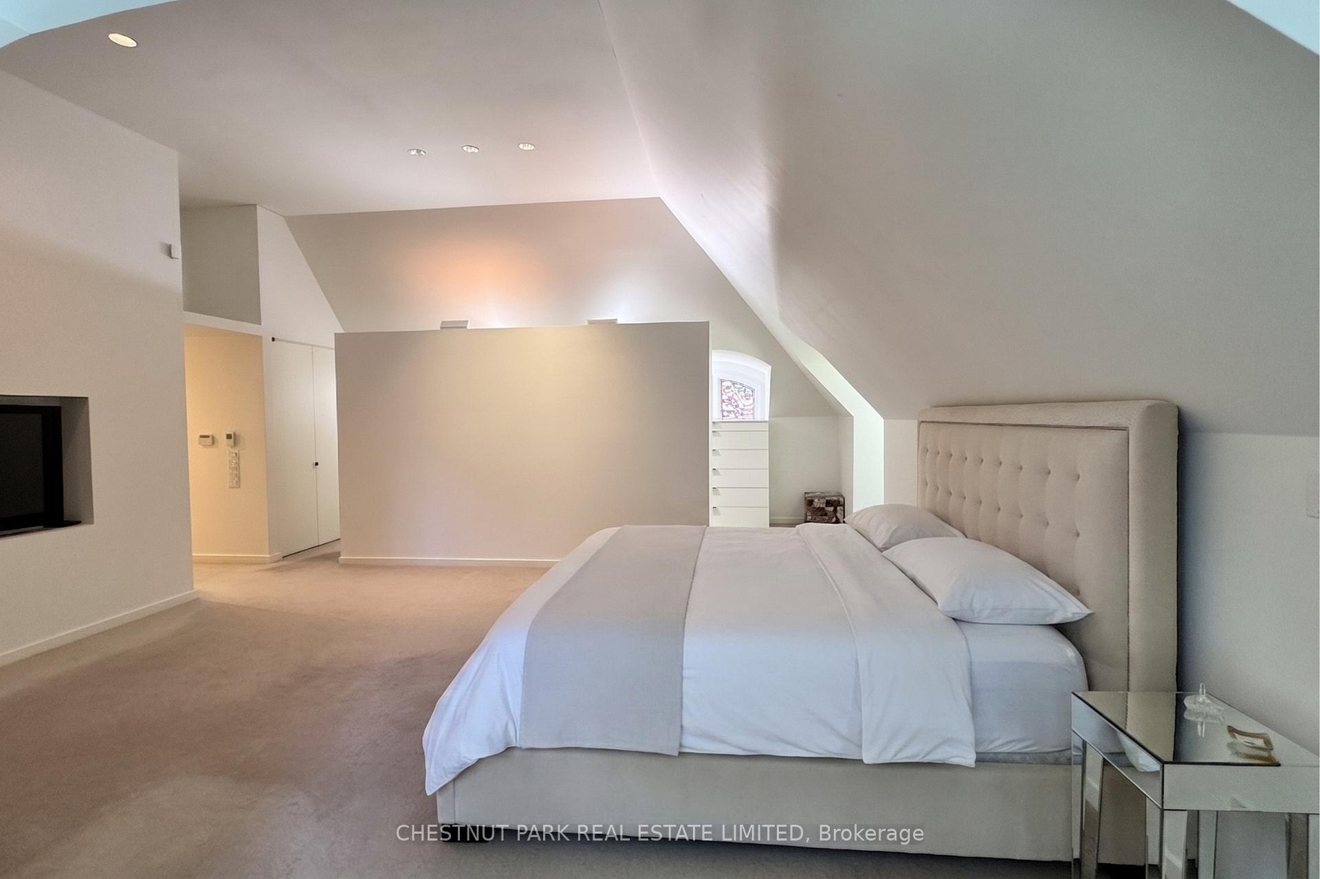 5 Bedroom Single Family Home/House's Image 16