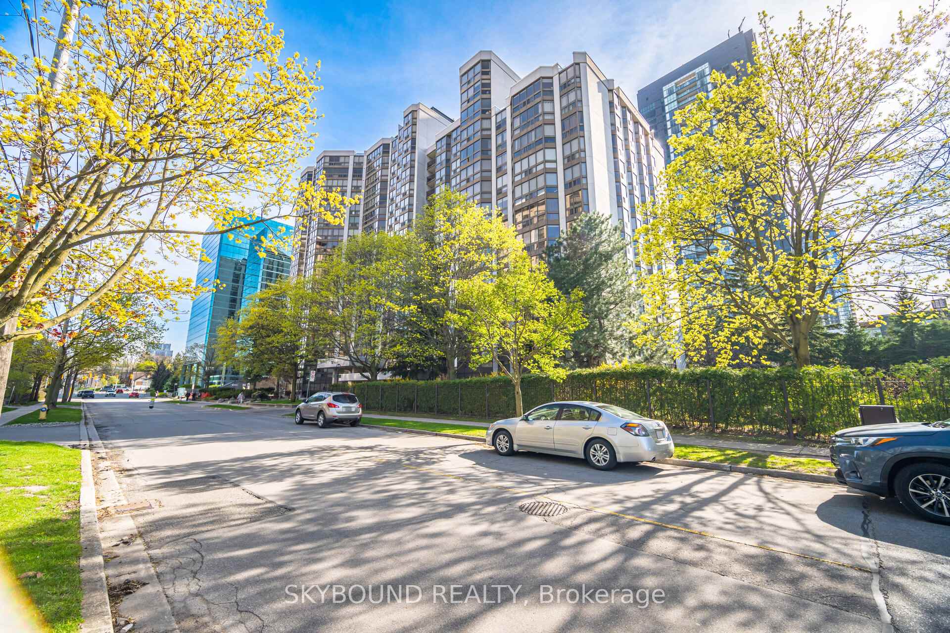 511 - 10 Kenneth Avenue Toronto Ontario Canada Sale residential Mazen Rashid Right at Home Realty, Brokerage*