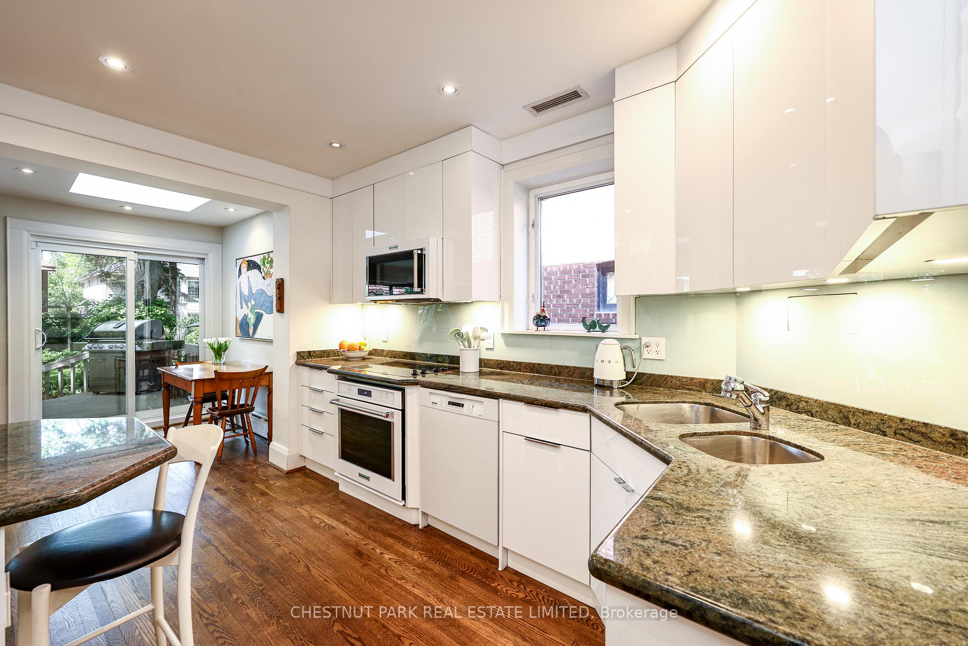 5 Bedroom Single Family Home/House's Image 12