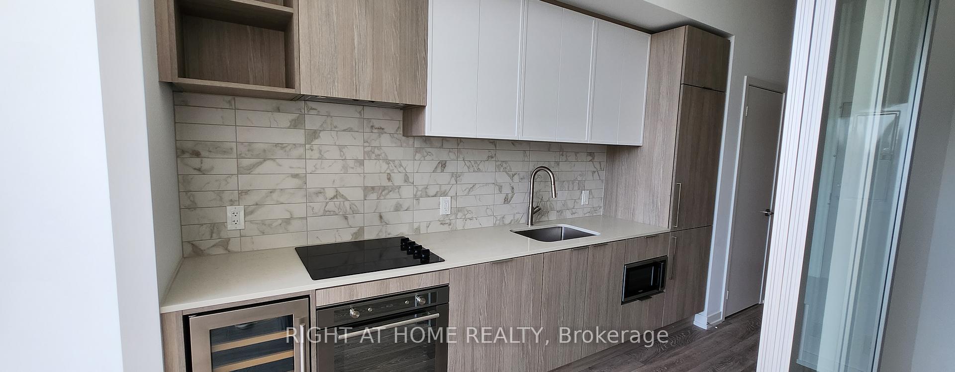 209 - 2020 Bathurst Street Toronto Ontario Canada Rent residential Alex Beis Right at Home Realty, Brokerage*
