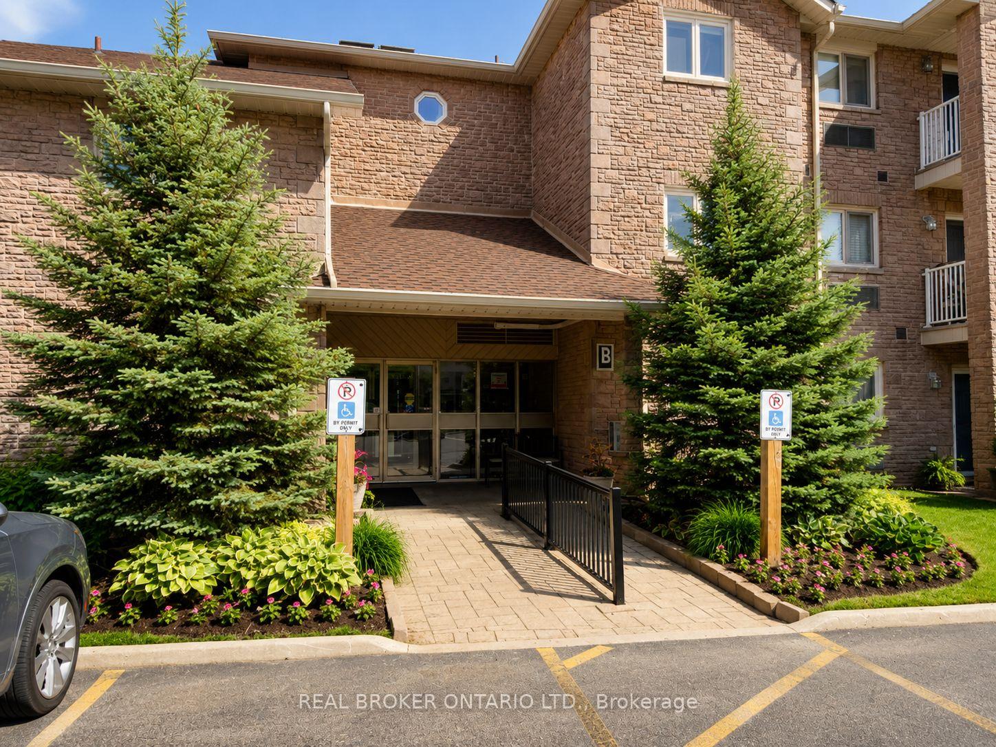 30 - 3050 Pinemeadow Drive Burlington Ontario Canada Sale residential   AKARAT Group Inc.