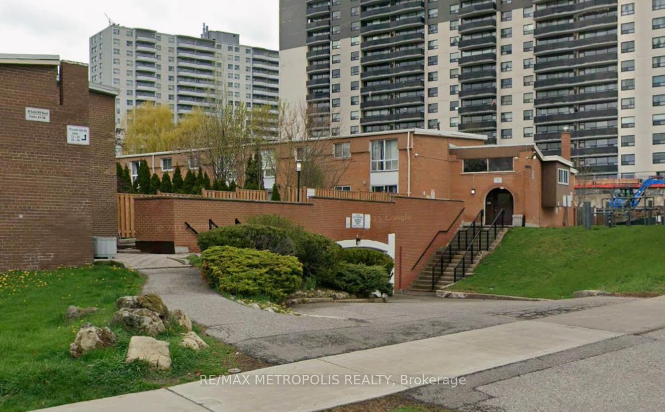 11 - 10 Leith Hill Road Toronto Ontario Canada Sale residential DIPEN PATEL RE/MAX Metropolis Realty Brokerage*
