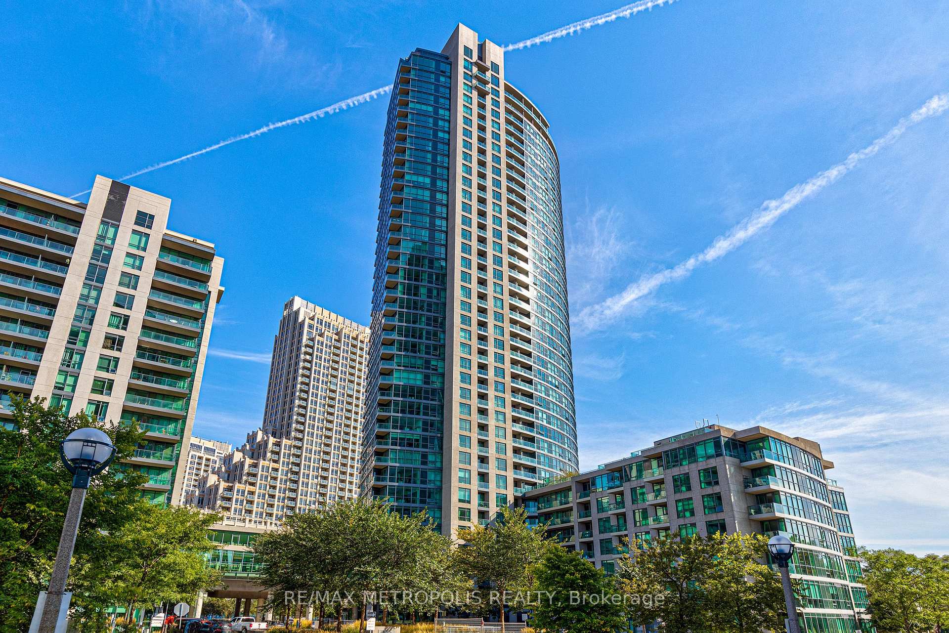 208 - 215 Fort York Boulevard Toronto Ontario Canada Sale residential DIPEN PATEL RE/MAX Metropolis Realty Brokerage*