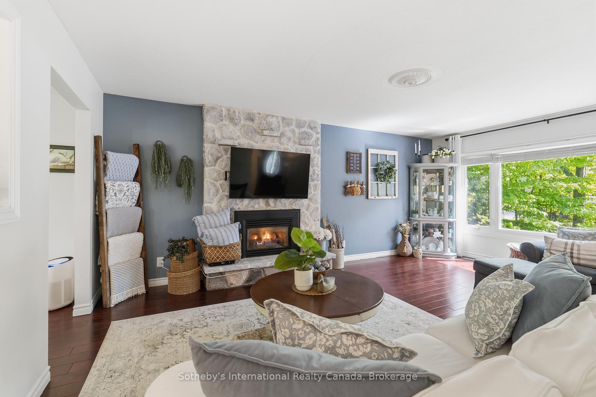 180 Clairmont Road Gravenhurst Ontario Canada Sale residential Radka Hnilicova Anchor Realty, Brokerage*