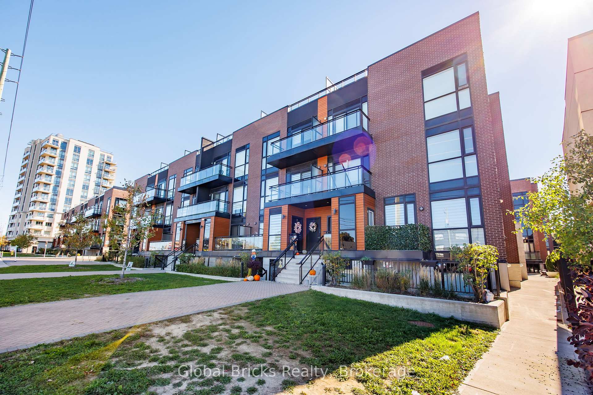 A102 - 5309 Highway 7 Highway Vaughan Ontario Canada Sale residential Svetlana Krasnaya Sutton Group-Admiral Realty Inc., Brokerage *