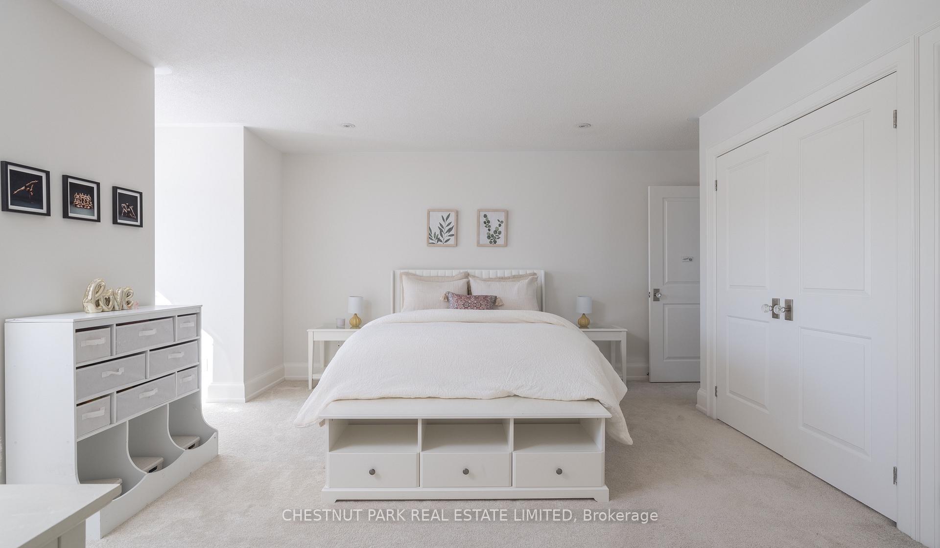 7 Bedroom Single Family Home/House's Image 23