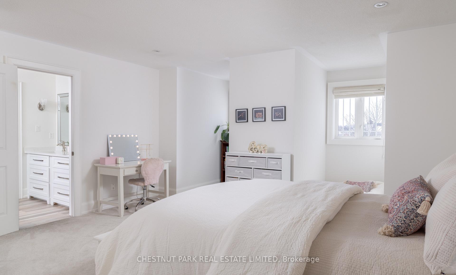 7 Bedroom Single Family Home/House's Image 22