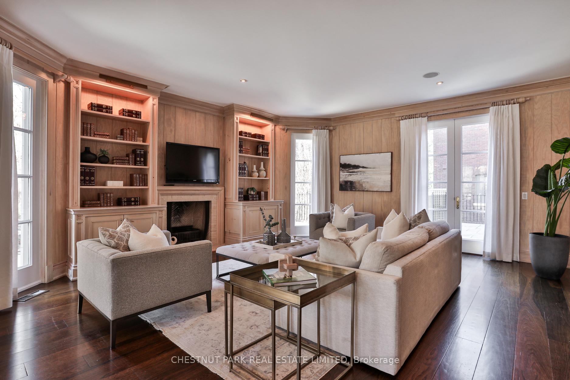 6 Bedroom Single Family Home/House's Image 15