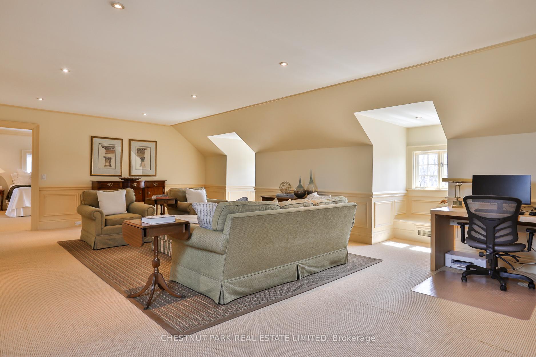 6 Bedroom Single Family Home/House's Image 28
