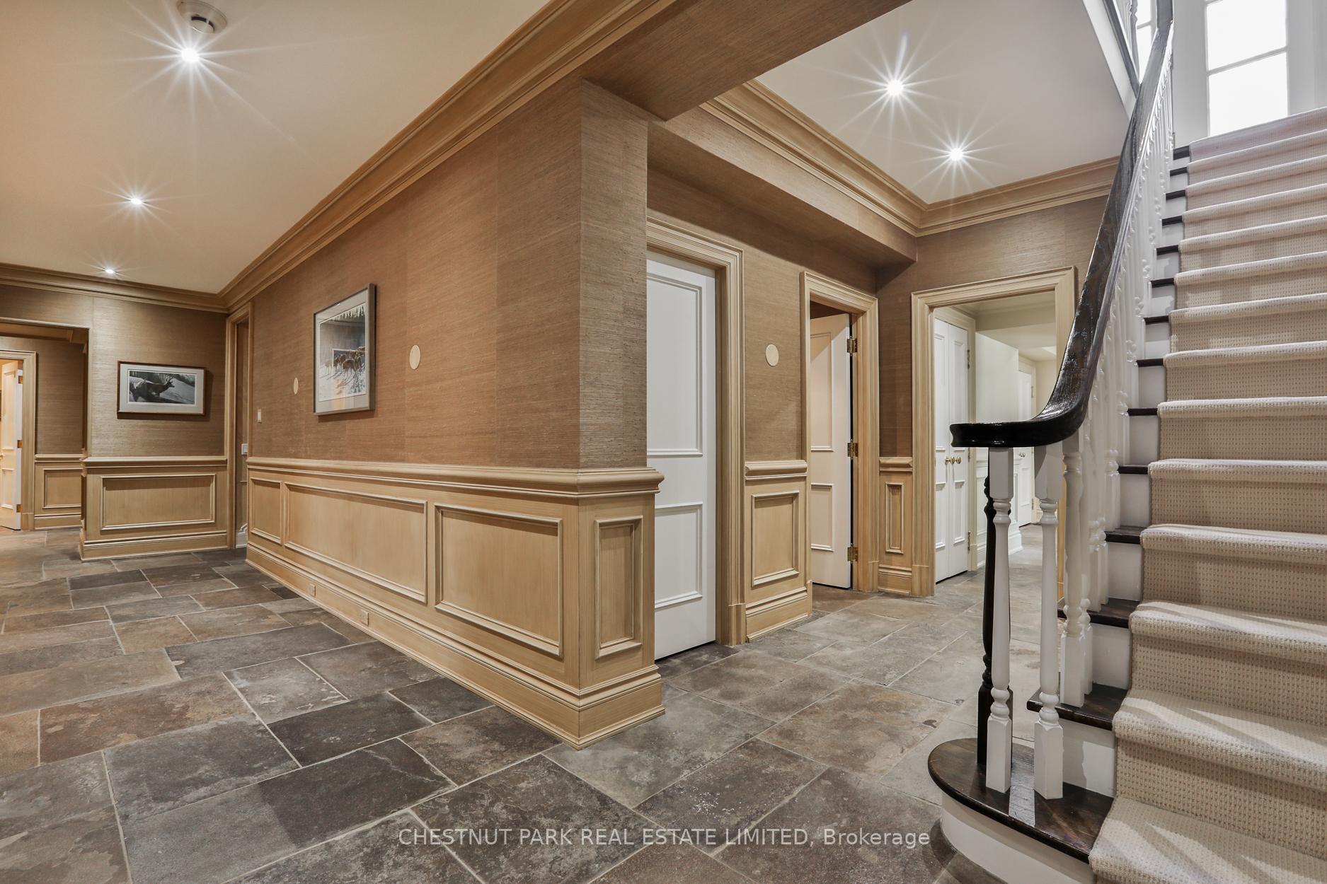 6 Bedroom Single Family Home/House's Image 34