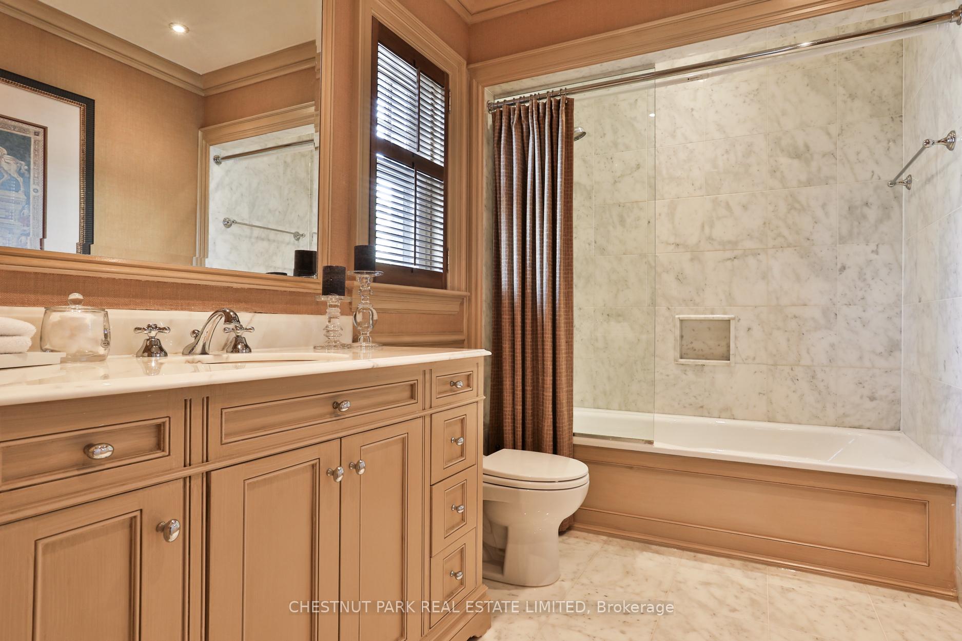 6 Bedroom Single Family Home/House's Image 27