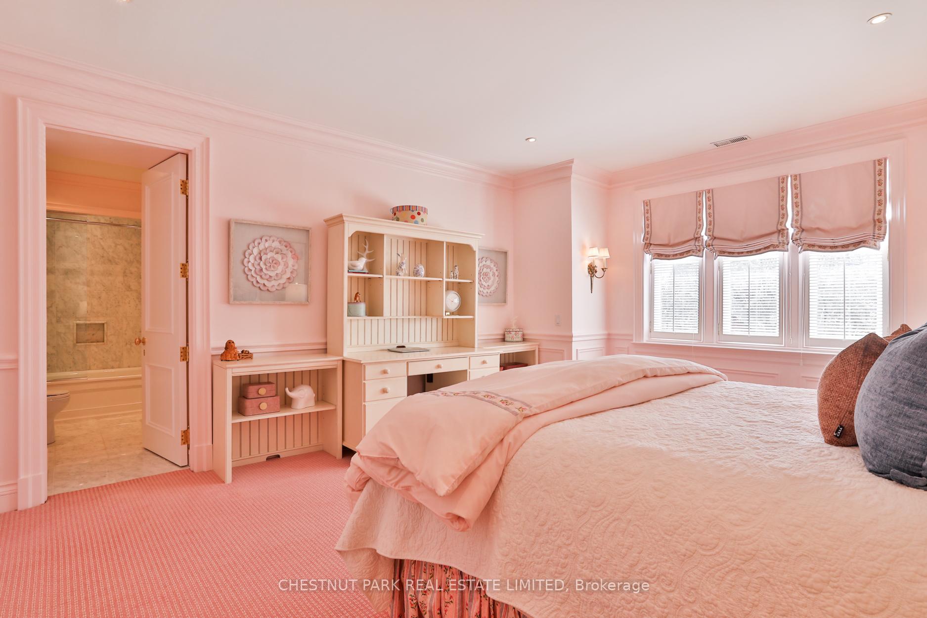 6 Bedroom Single Family Home/House's Image 24