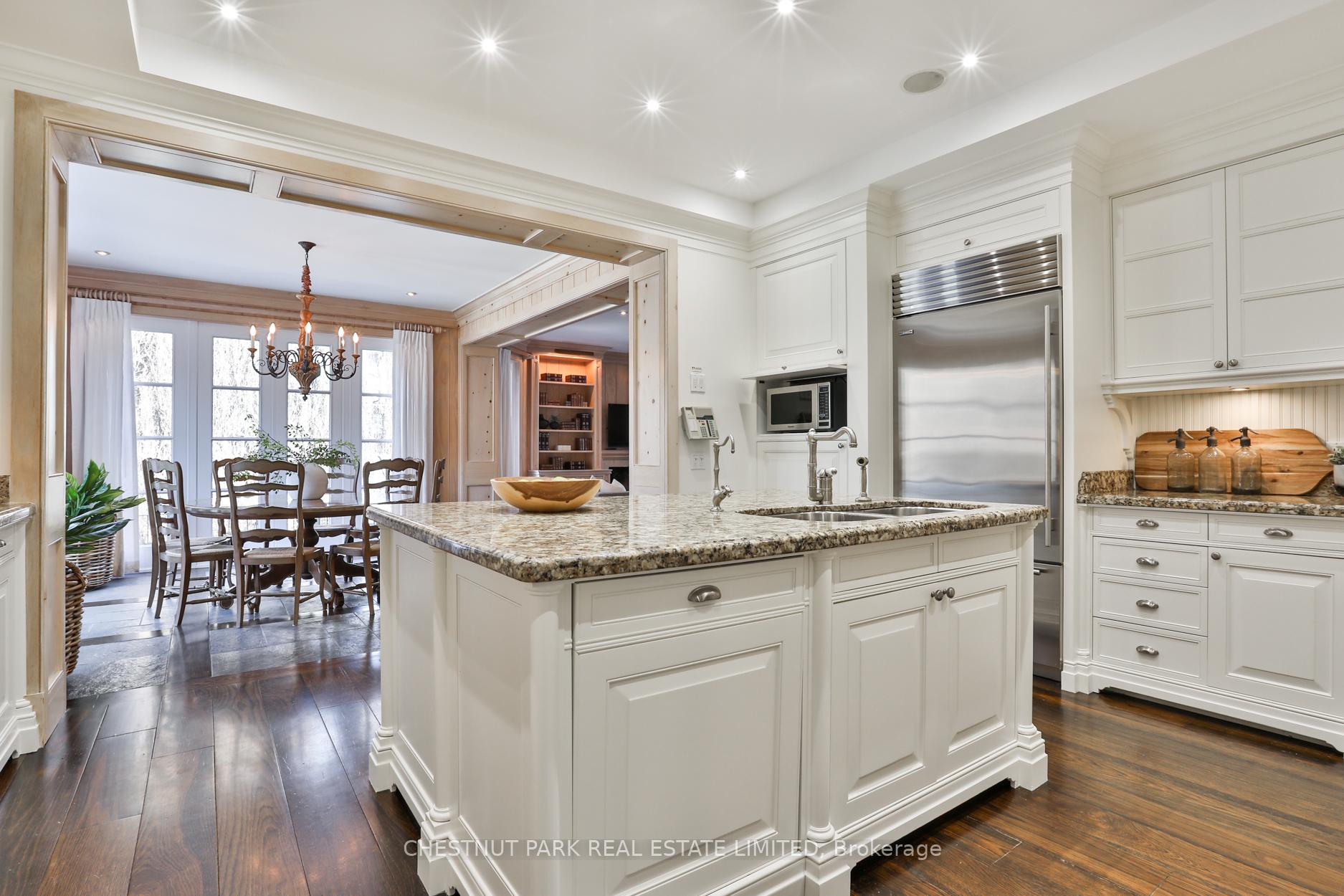 6 Bedroom Single Family Home/House's Image 12