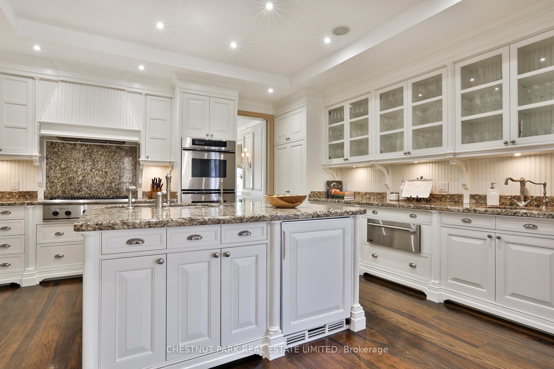 6 Bedroom Single Family Home/House's Image 11