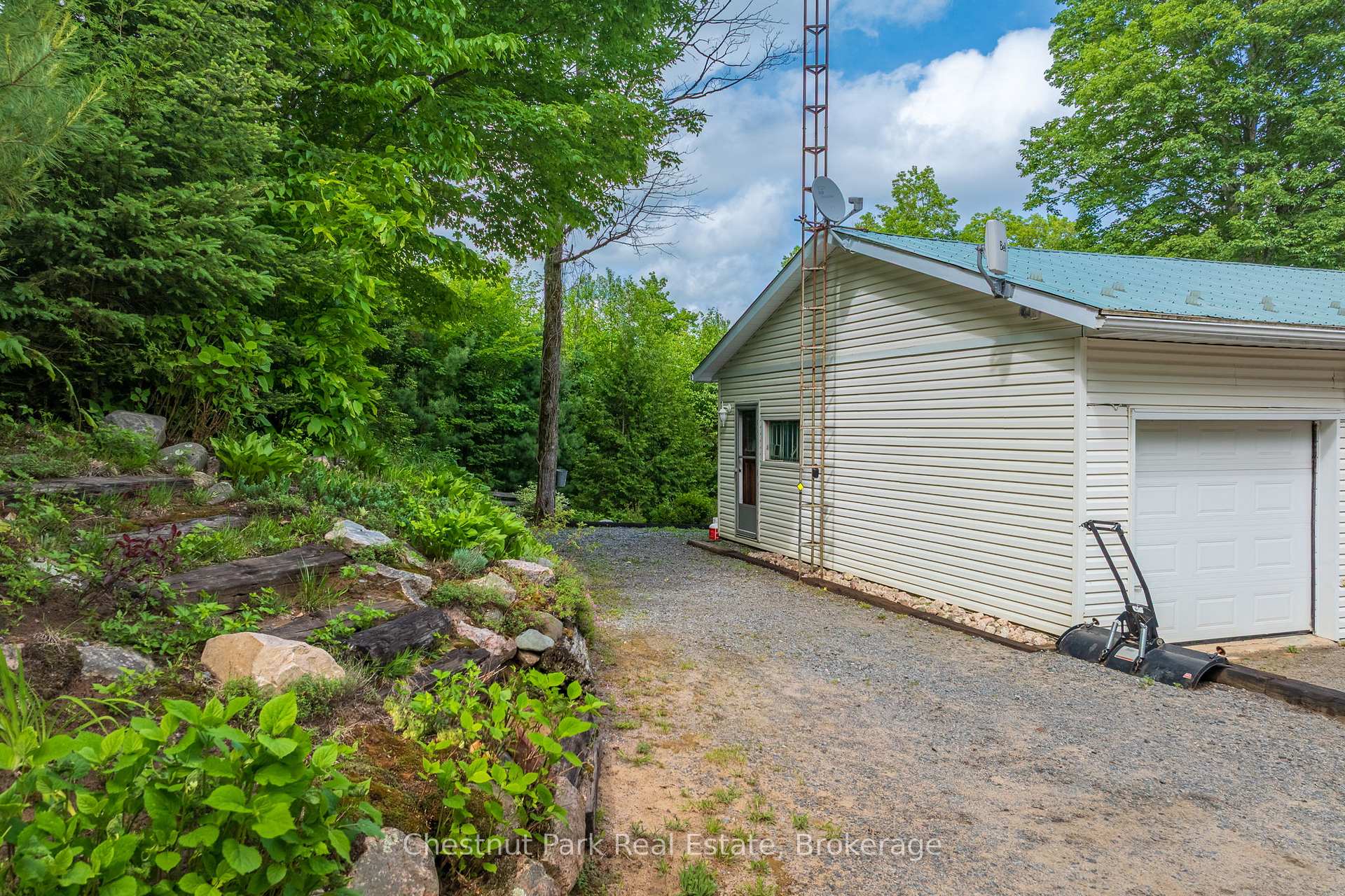 3 Bedroom Single Family Home/House's Image 44