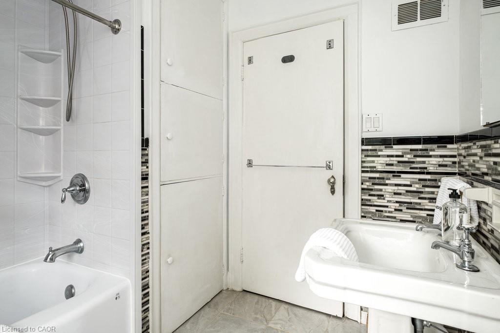 4 Bedroom Single Family Home/House's Image 37