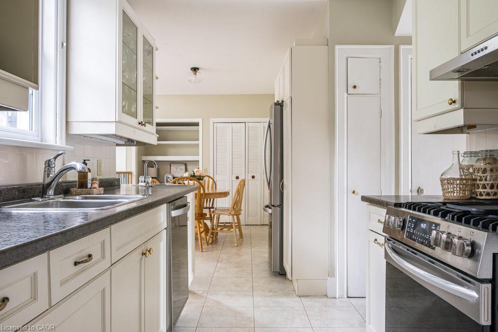4 Bedroom Single Family Home/House's Image 15