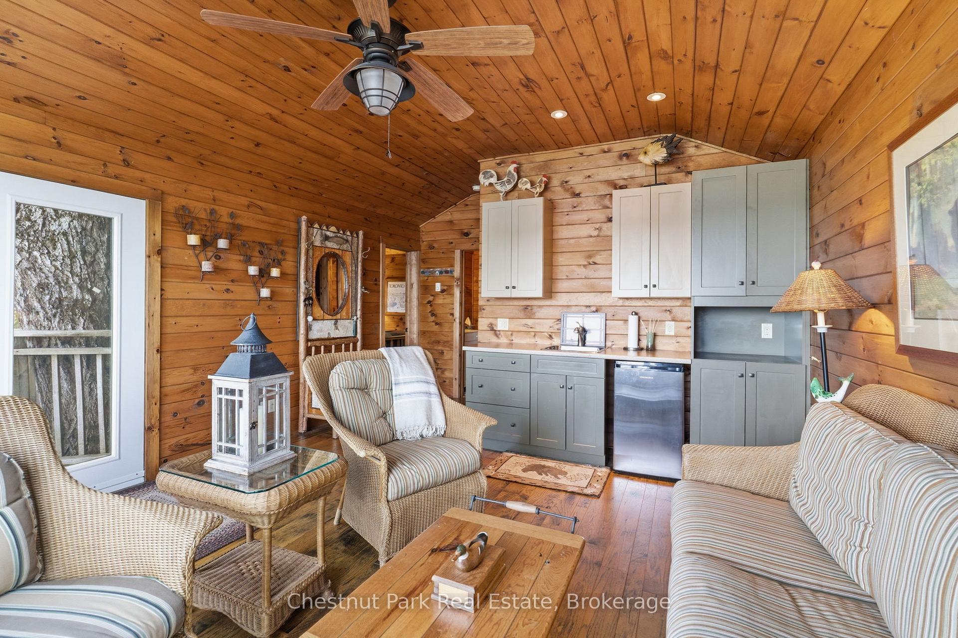 6 Bedroom Single Family Home/House's Image 36
