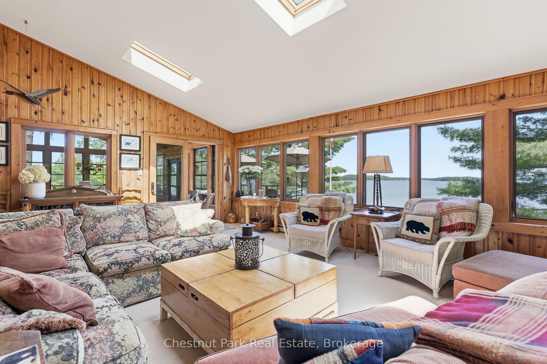 6 Bedroom Single Family Home/House's Image 21
