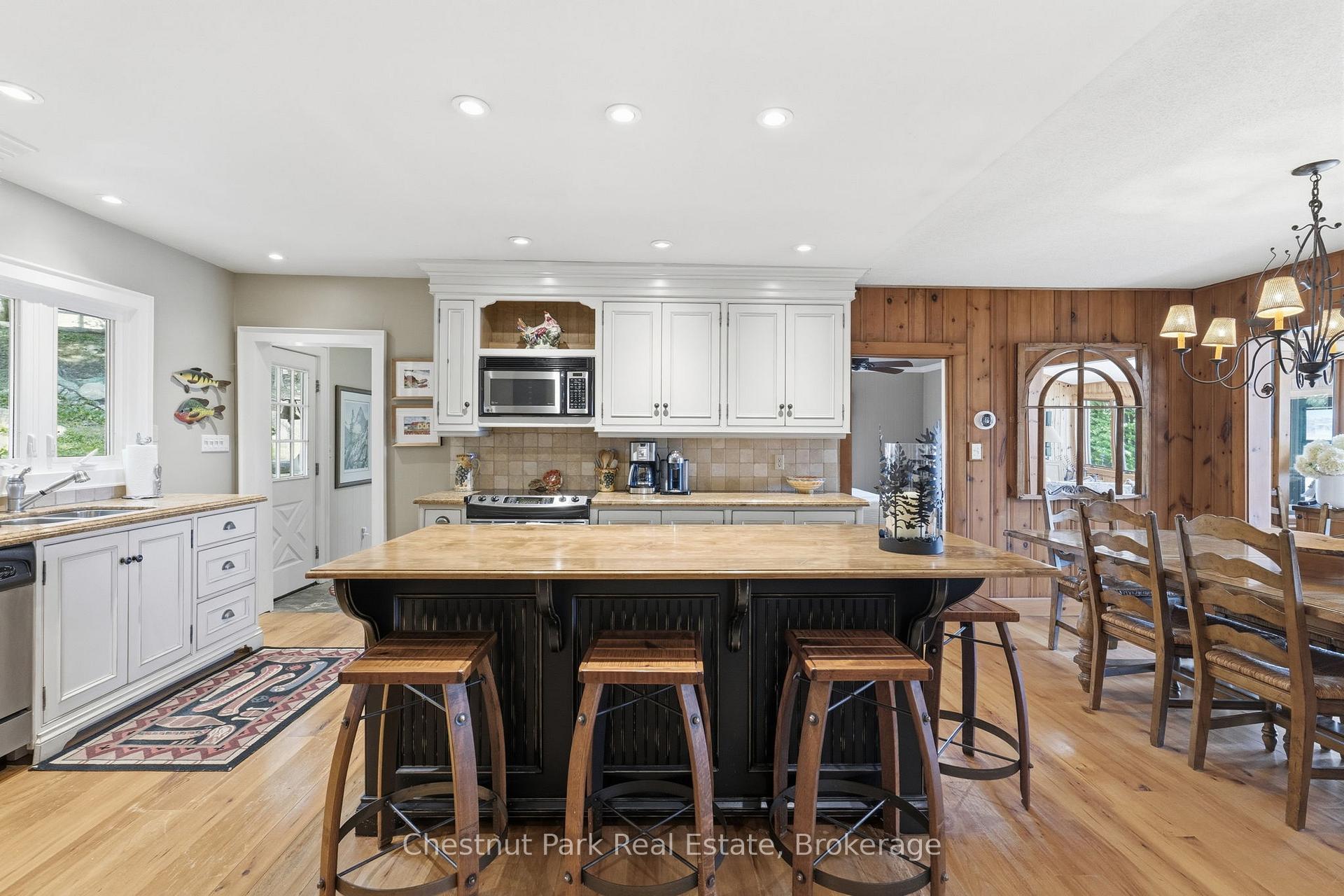6 Bedroom Single Family Home/House's Image 19