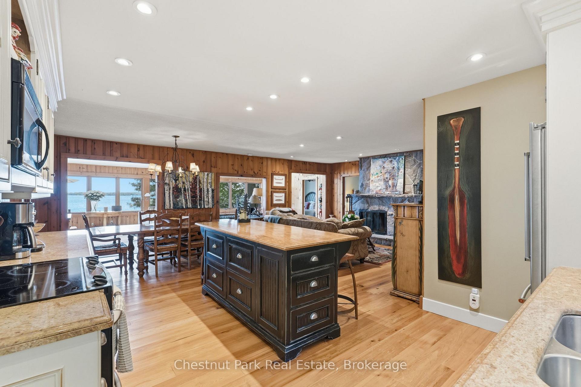 6 Bedroom Single Family Home/House's Image 15