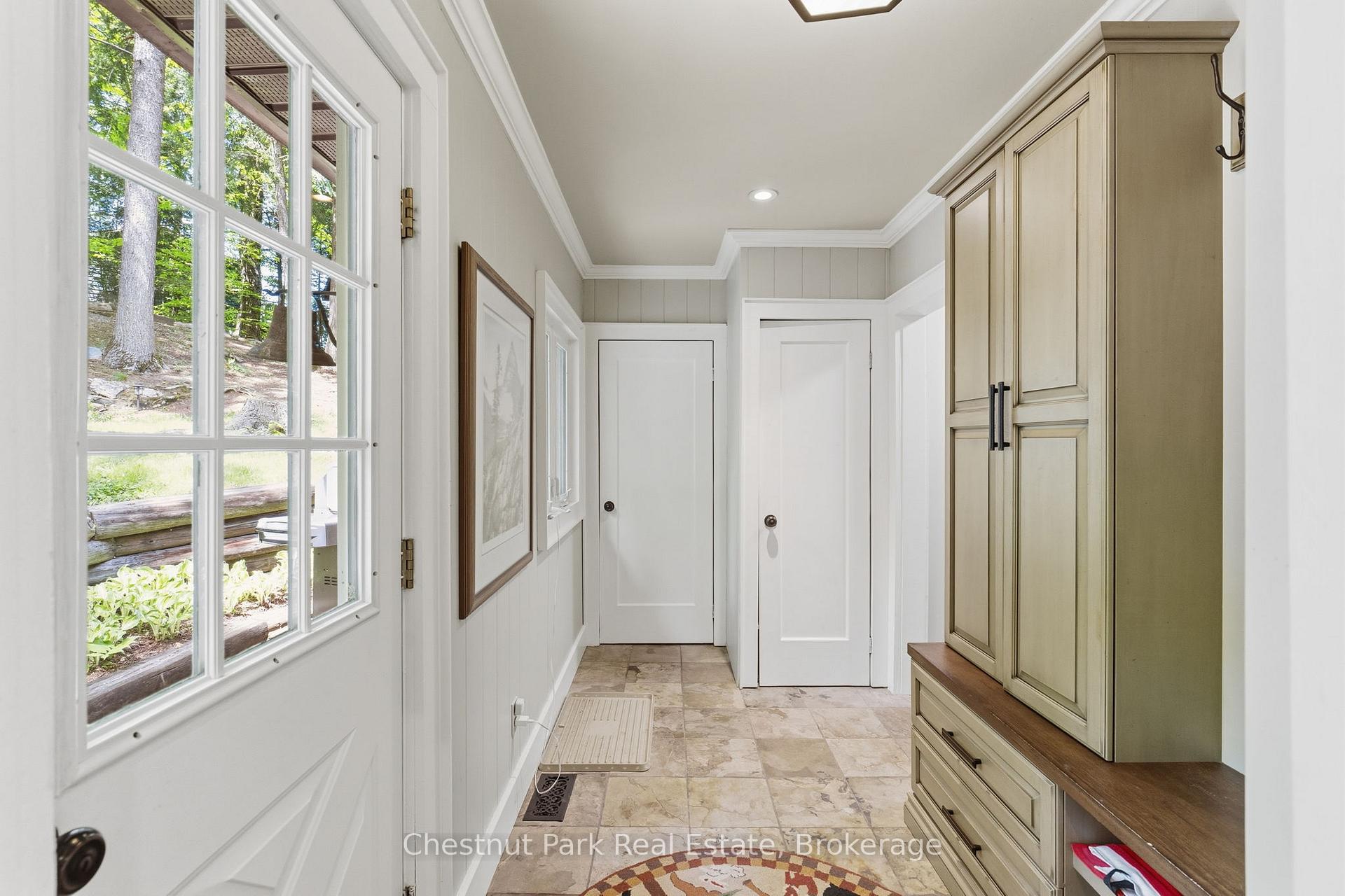 6 Bedroom Single Family Home/House's Image 14