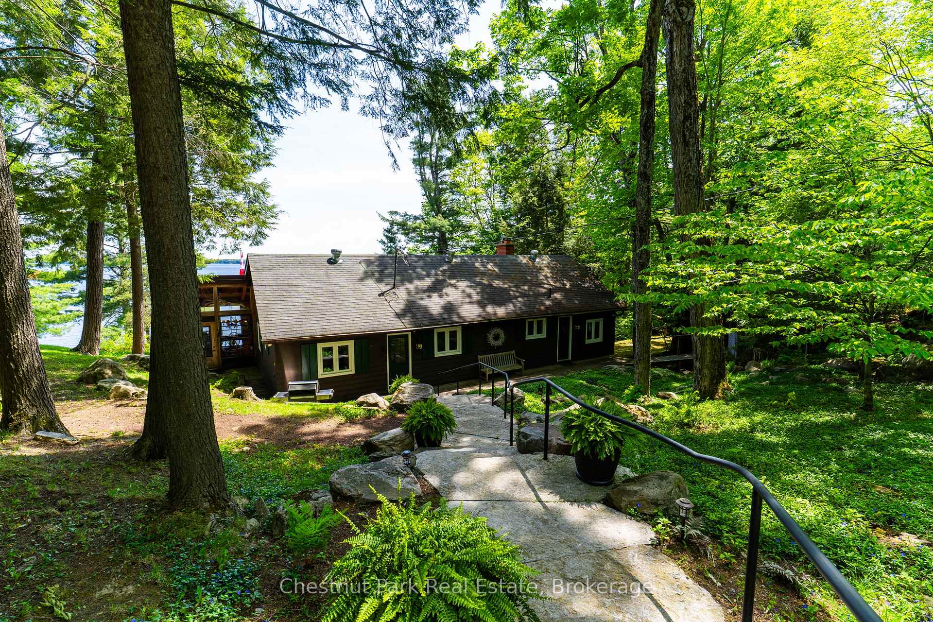 6 Bedroom Single Family Home/House's Image 8