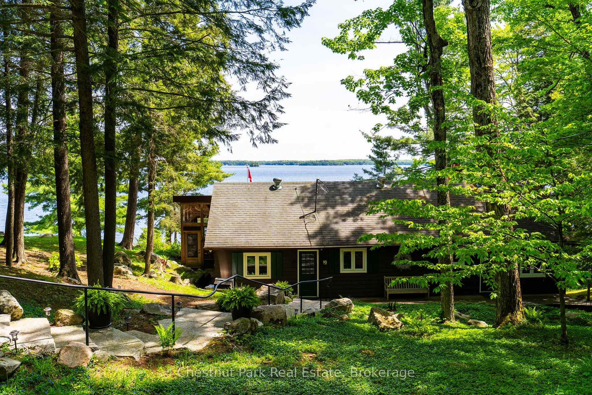 6 Bedroom Single Family Home/House's Image 6