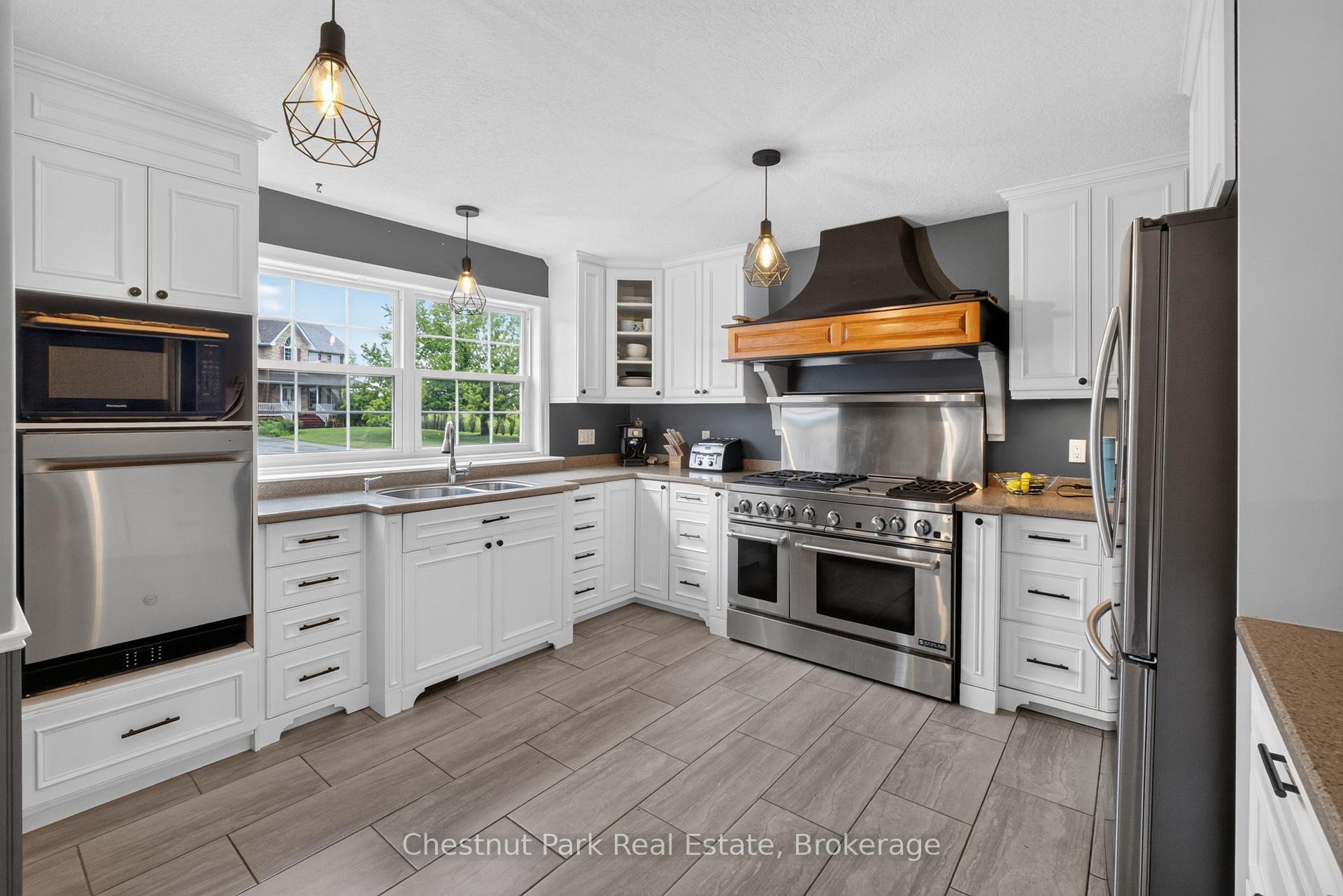 5 Bedroom Single Family Home/House's Image 6