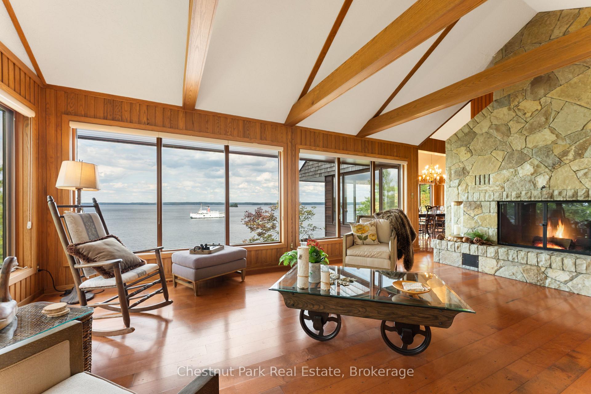 5 Bedroom Single Family Home/House's Image 3