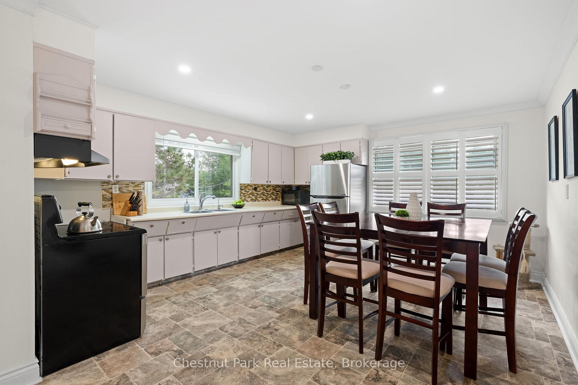 5 Bedroom Single Family Home/House's Image 5