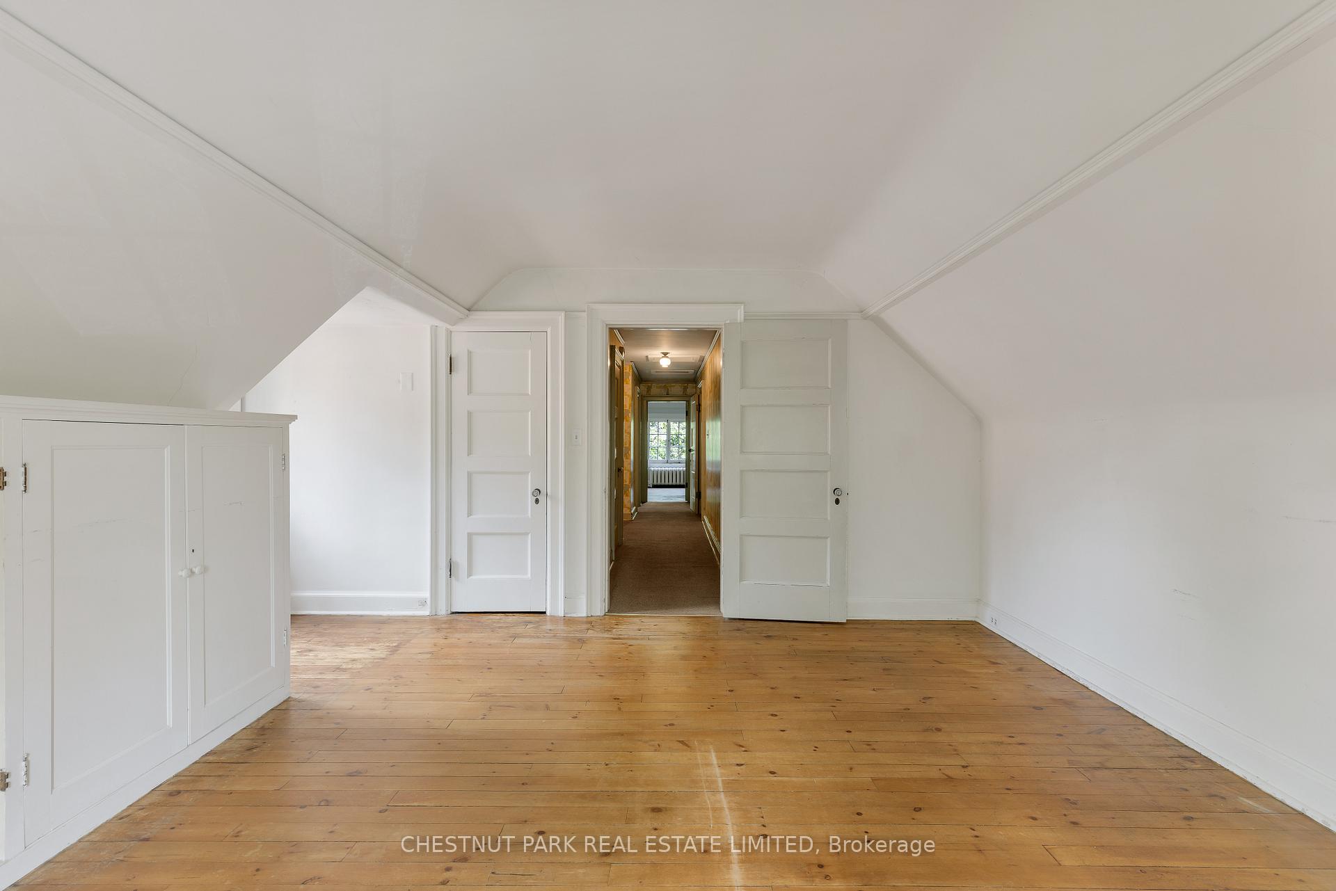 6 Bedroom Single Family Home/House's Image 29