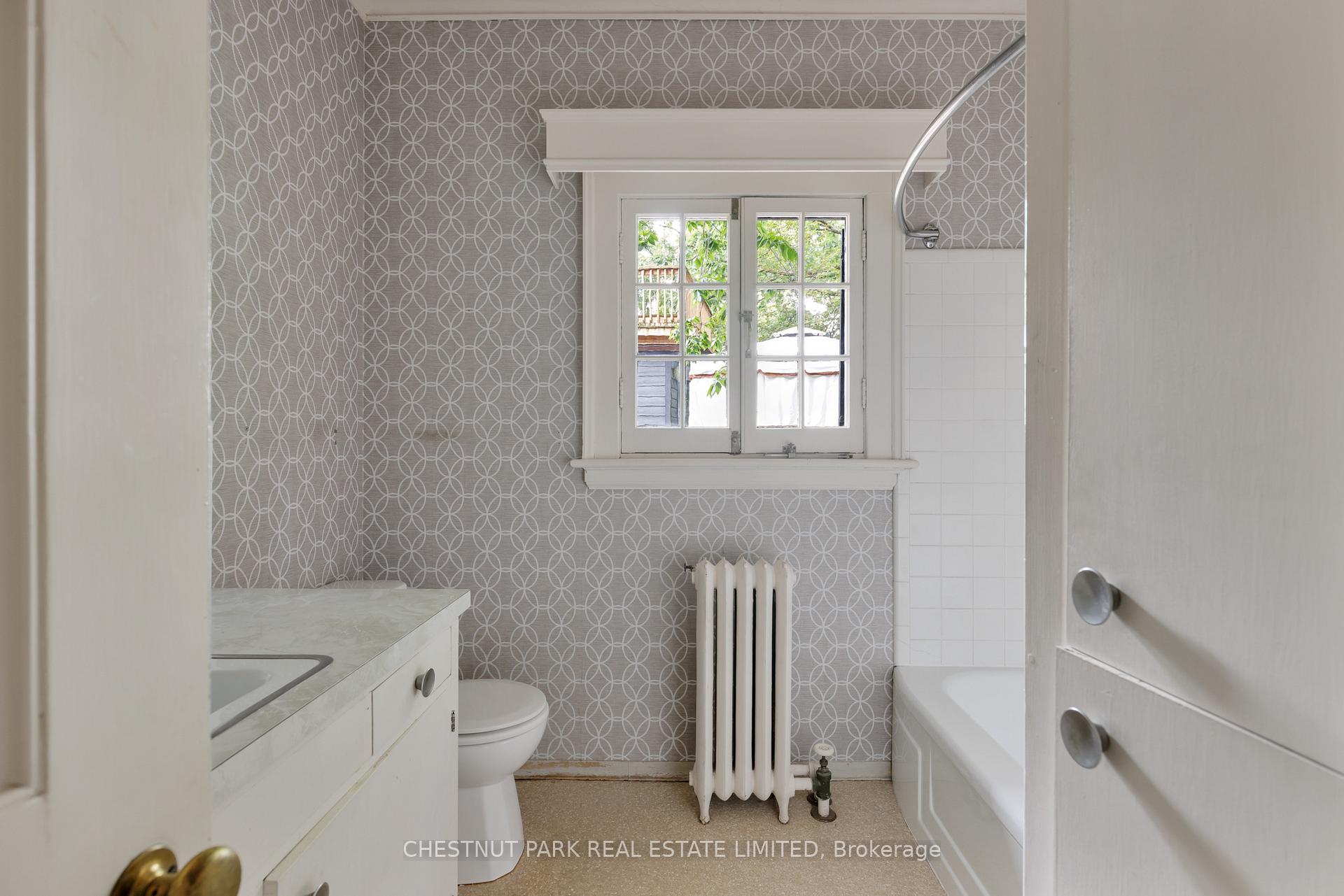 6 Bedroom Single Family Home/House's Image 26
